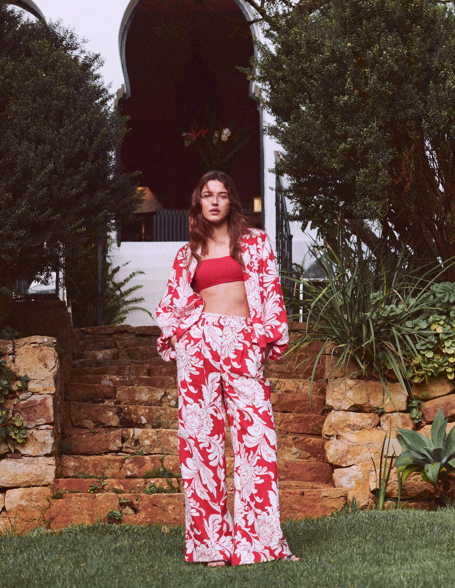 Chemise en lin à manches bouffantes-Motif Botanical Flourish Mono salsa