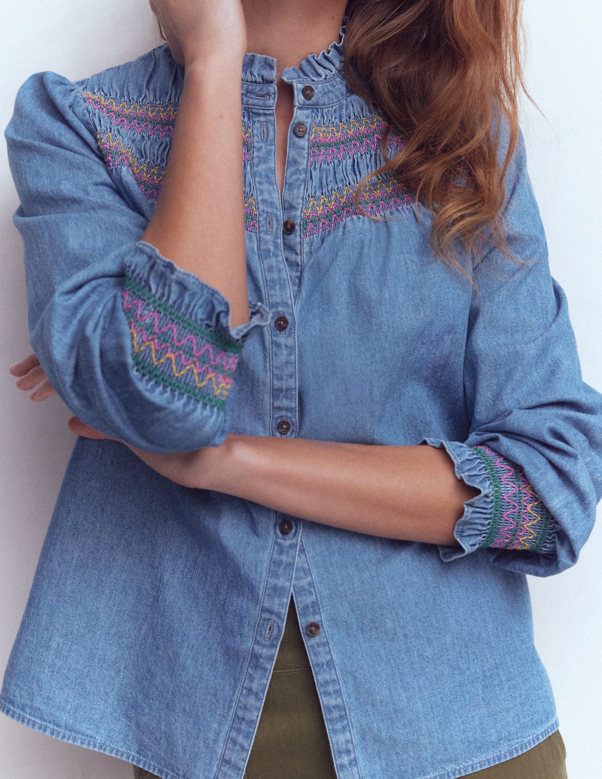 Esme Gesmoktes Denim-Oberteil mit Rüschen-Hell Authentisch - Image 2
