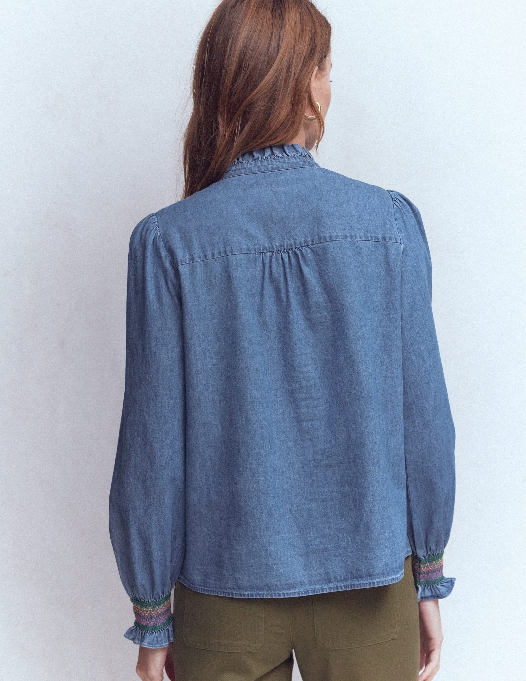 Esme Gesmoktes Denim-Oberteil mit Rüschen-Hell Authentisch - Image 3