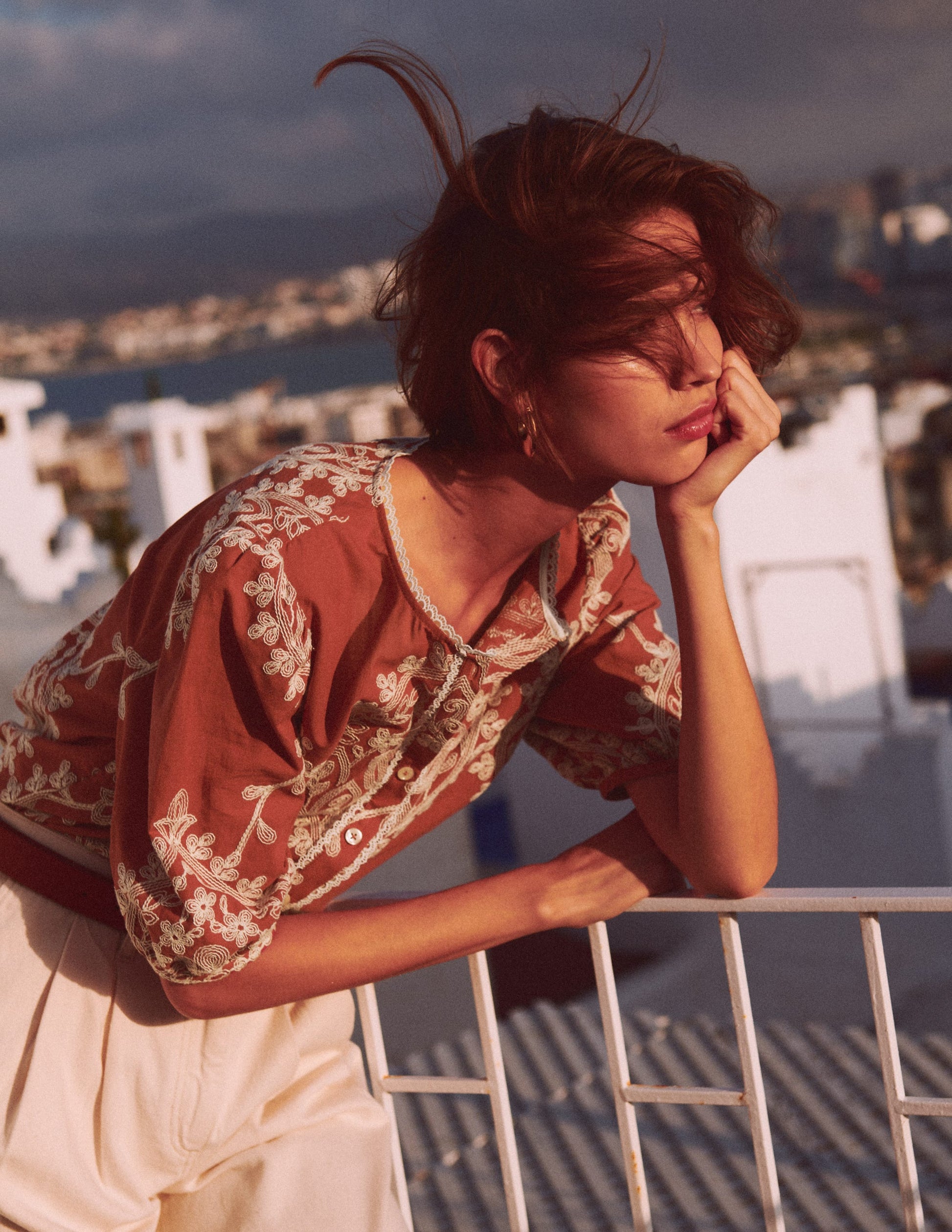 Leah Kurzärmliges Oberteil-Rot Blumenstickerei-5