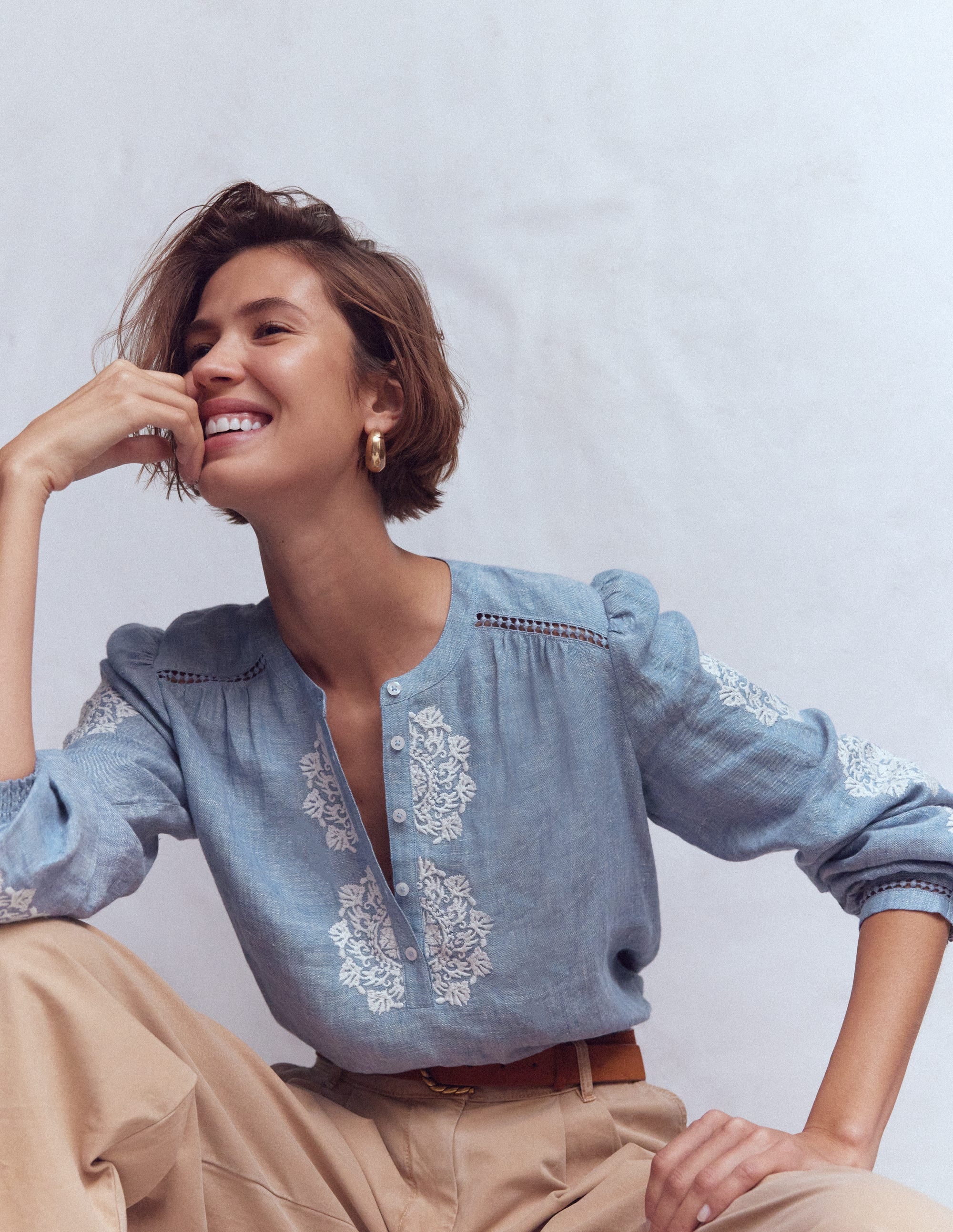 Top brodé à détail-Bleu chambray - Image 1