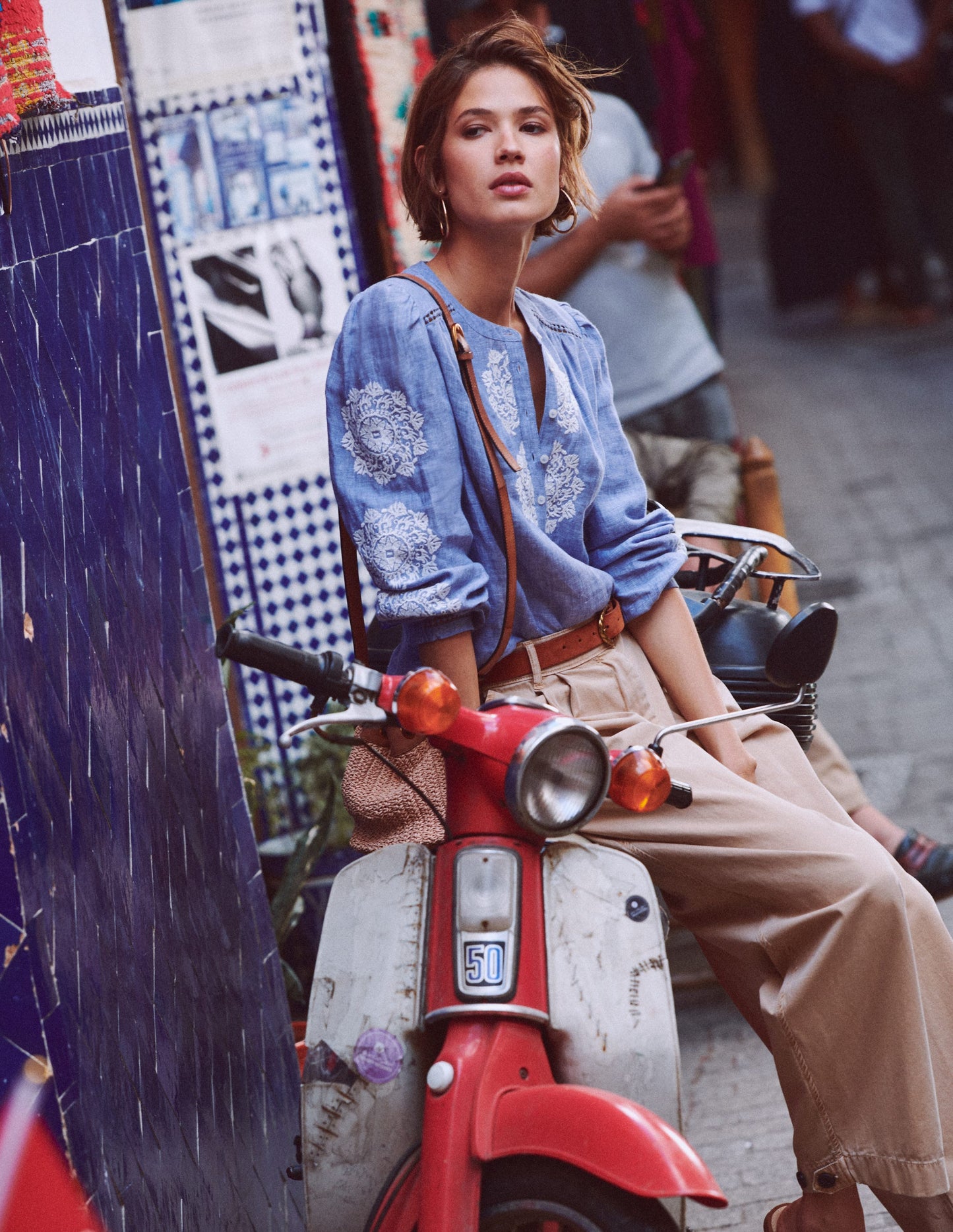 Top brodé à détail-Chambray, broderie ivoire