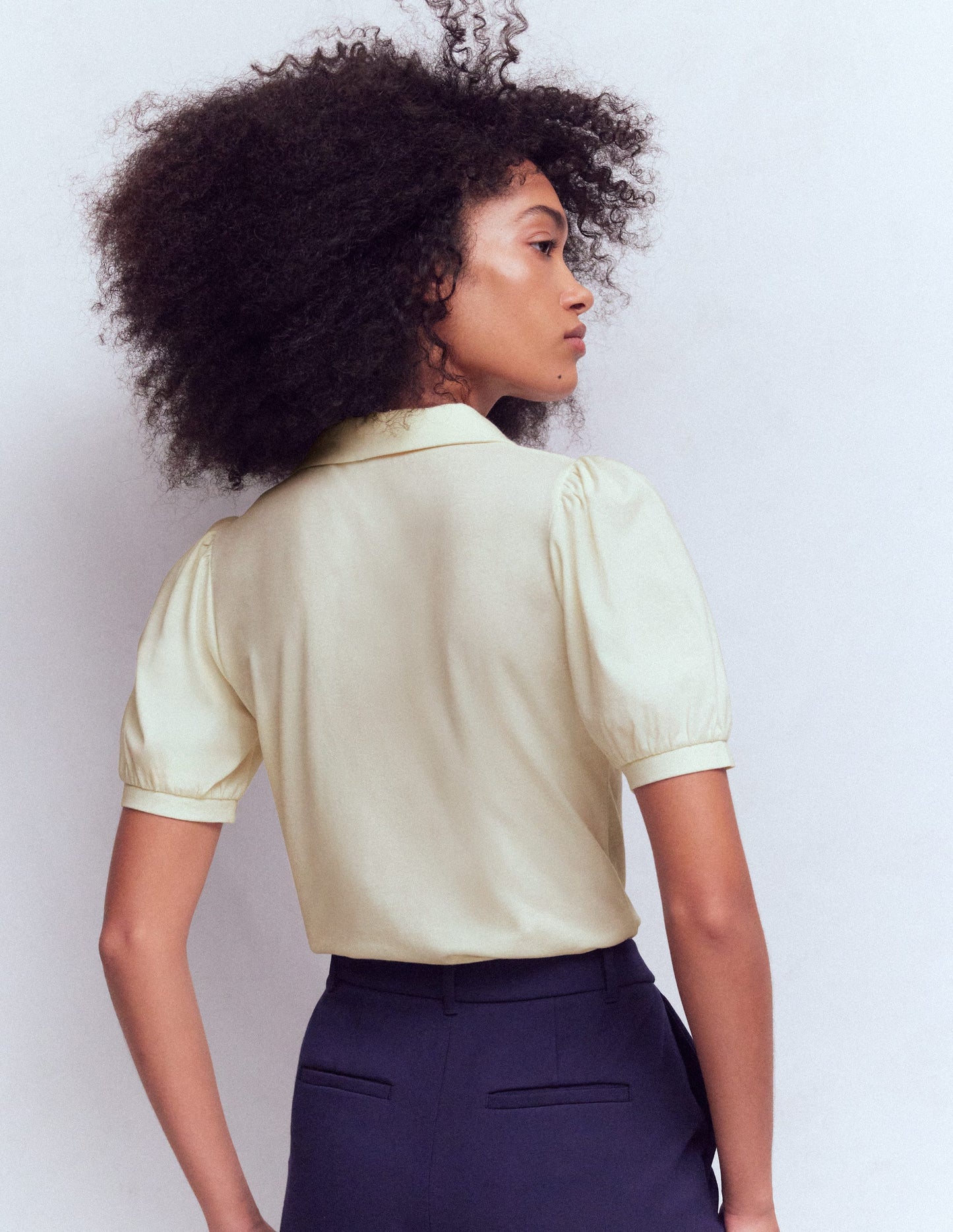 Kurzärmliges Oberteil mit Reißverschlusskragen-Naturweiß