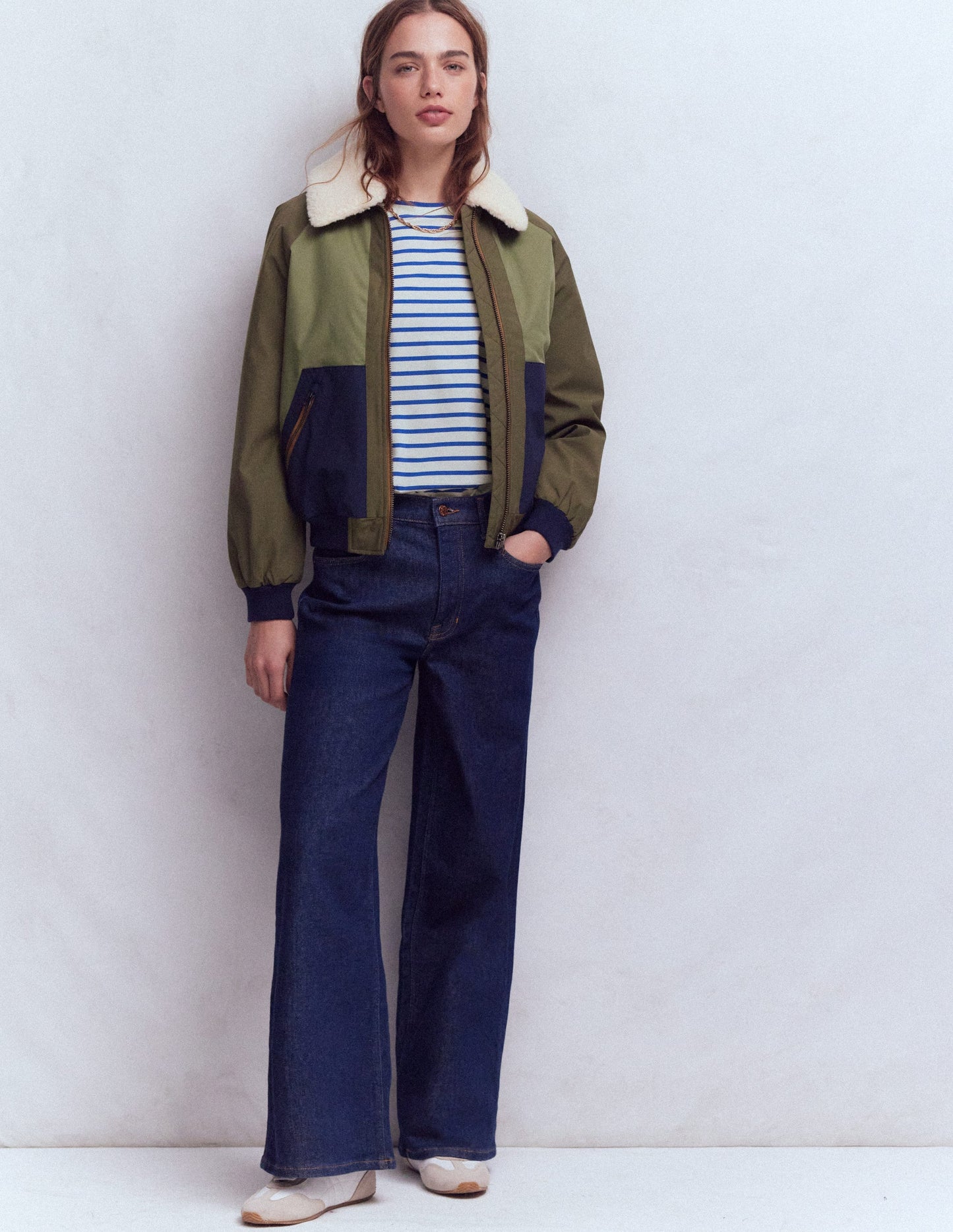 Gestreiftes Oberteil mit Faltendetail am Ärmel-Beaucoup Blue und Naturweiß Streifen