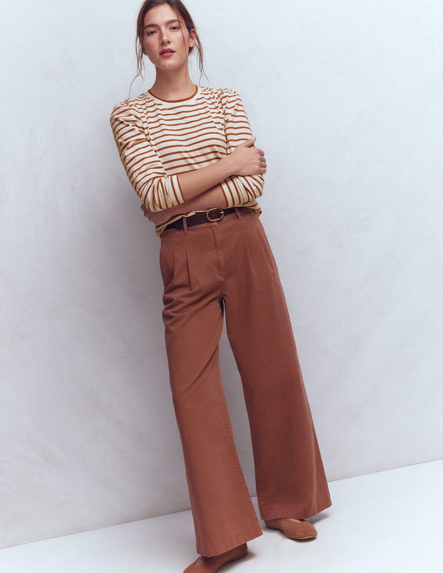 Gestreiftes Oberteil mit Faltendetail am Ärmel-Ingwer und Naturweiß Streifen