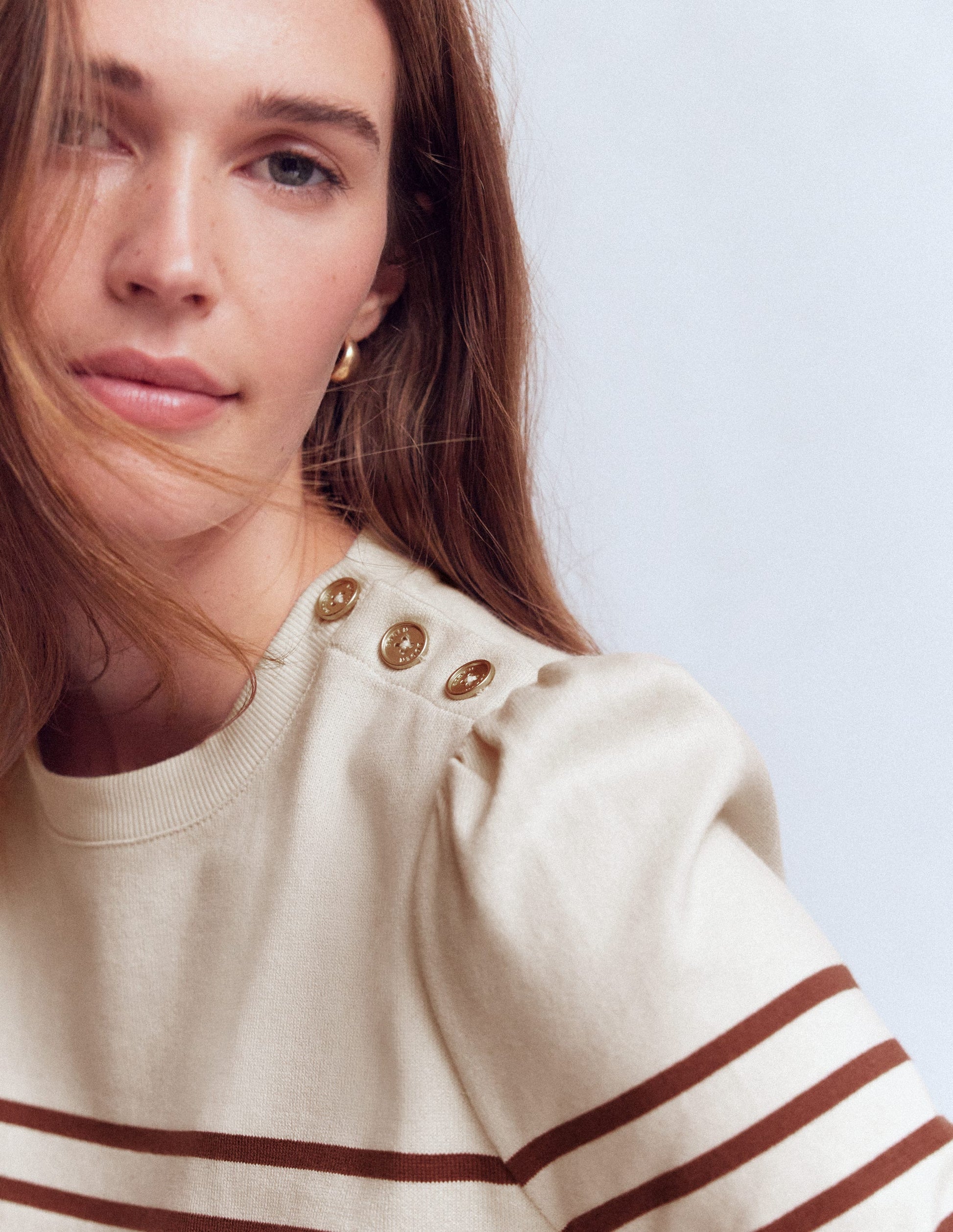 Maritimes Oberteil mit Knöpfen an der Schulter-Naturweiß & Heiße Schokolade Streifen-2