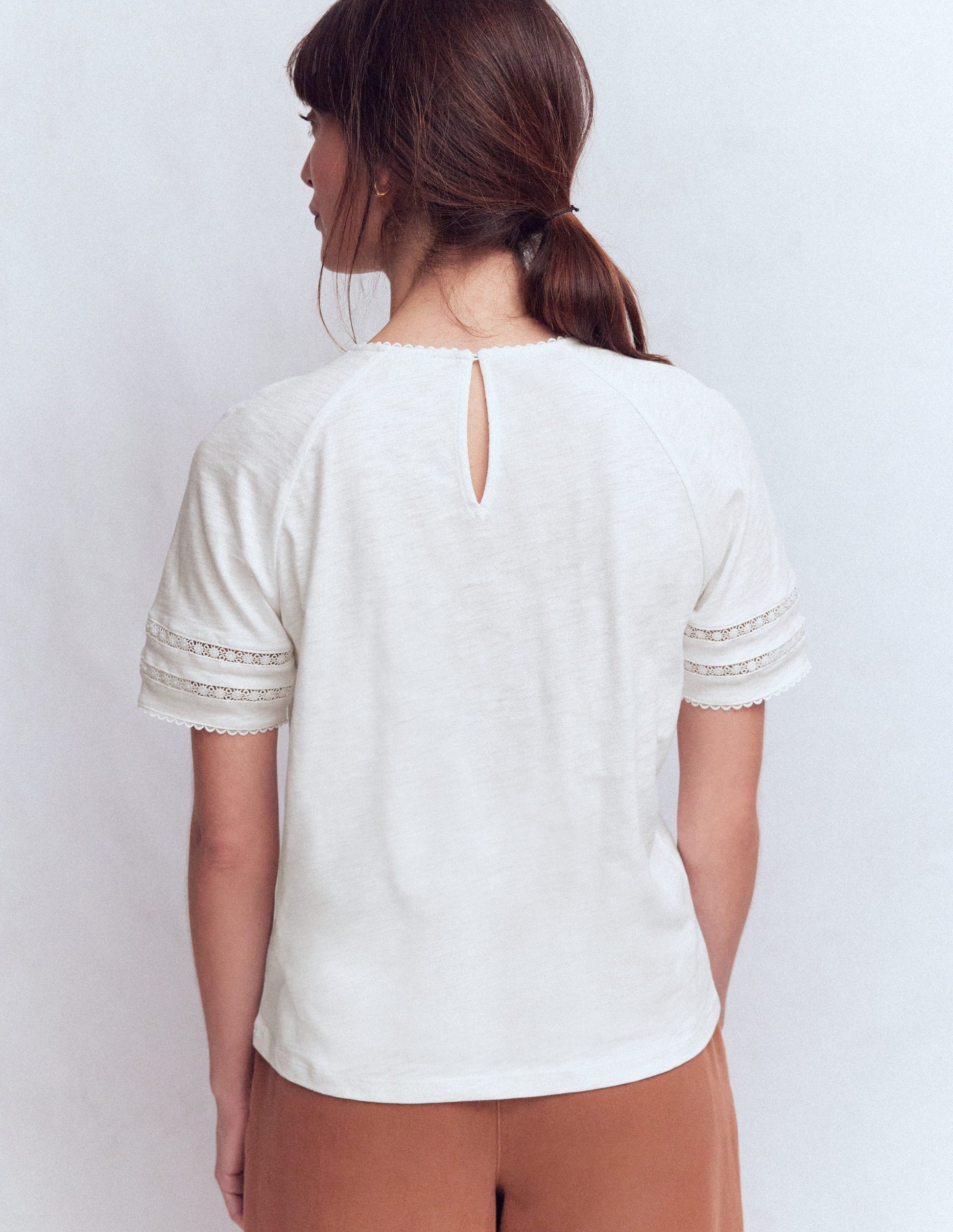 Poppy T-Shirt mit Rundhalsausschnitt und Besatz-Weiß-3