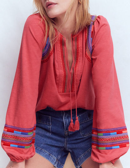 Besticktes Oberteil mit gekerbtem Ausschnitt-Stechpalmenbeere-2