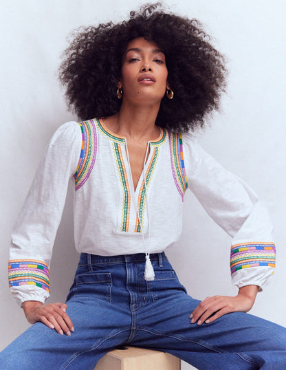 Besticktes Oberteil mit gekerbtem Ausschnitt-Weiß Bunt Stickerei-1