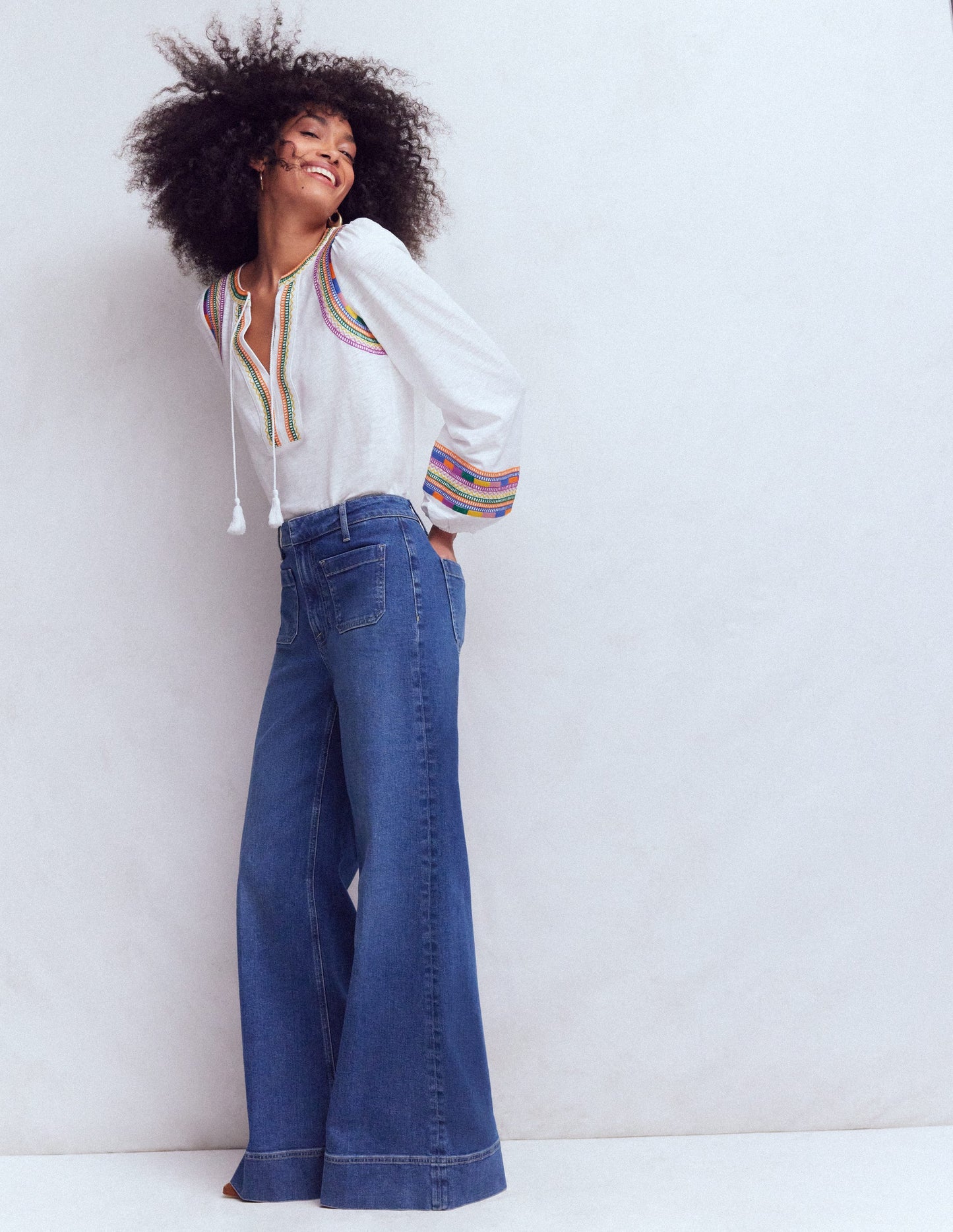 Besticktes Oberteil mit gekerbtem Ausschnitt-Weiß Bunt Stickerei