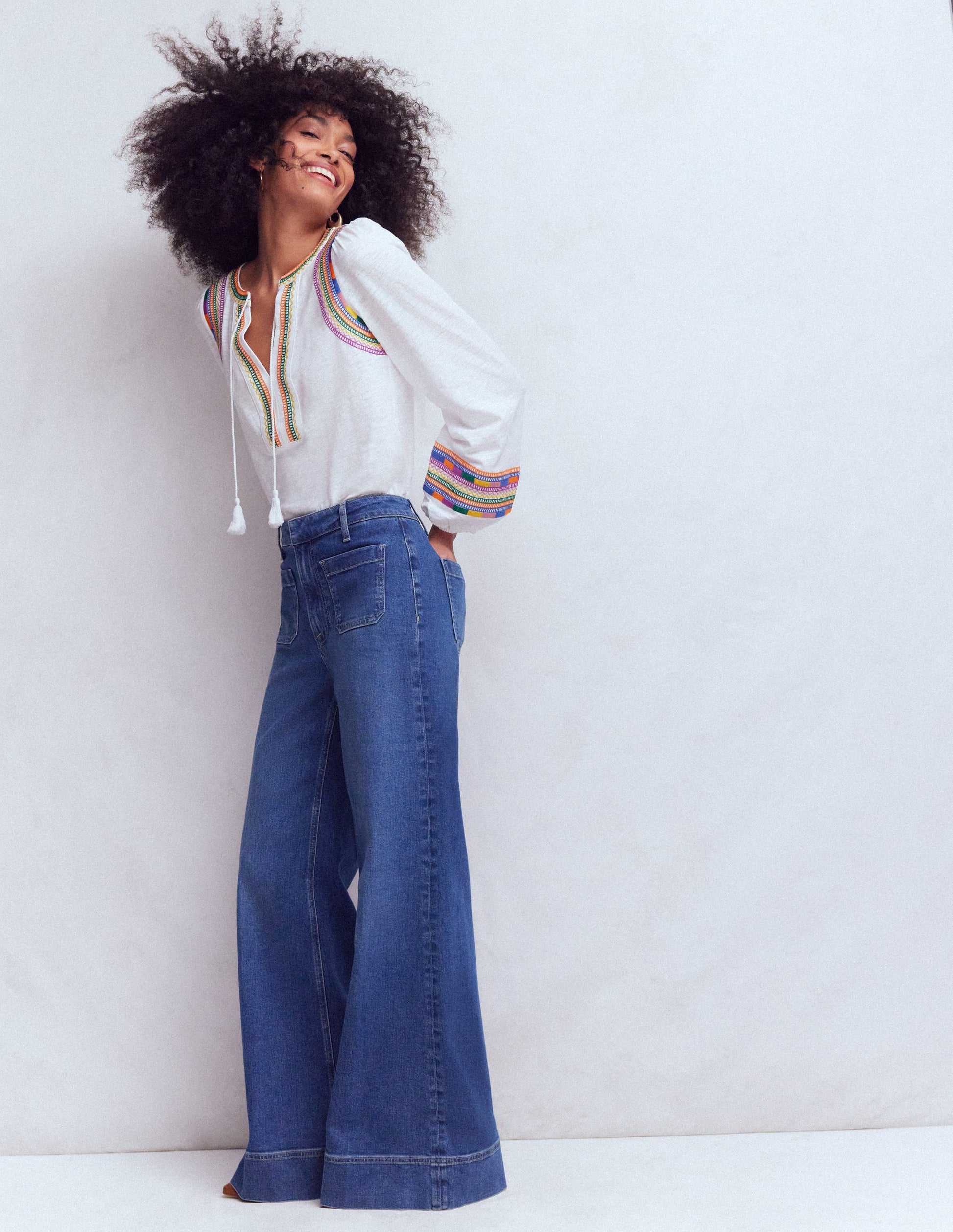 Besticktes Oberteil mit gekerbtem Ausschnitt-Weiß Bunt Stickerei-4