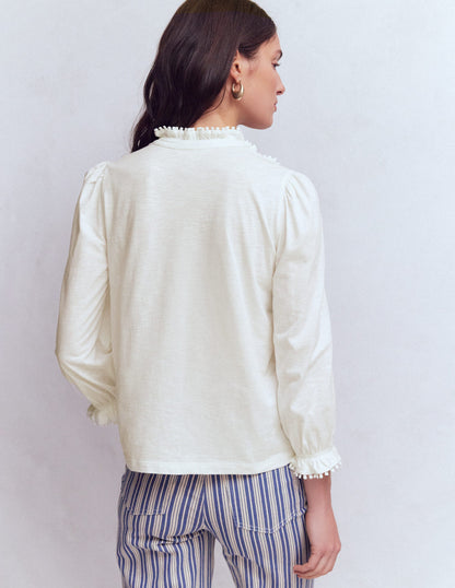 Emily Rüschenhemd mit Bommel-Detail-Naturweiß-3