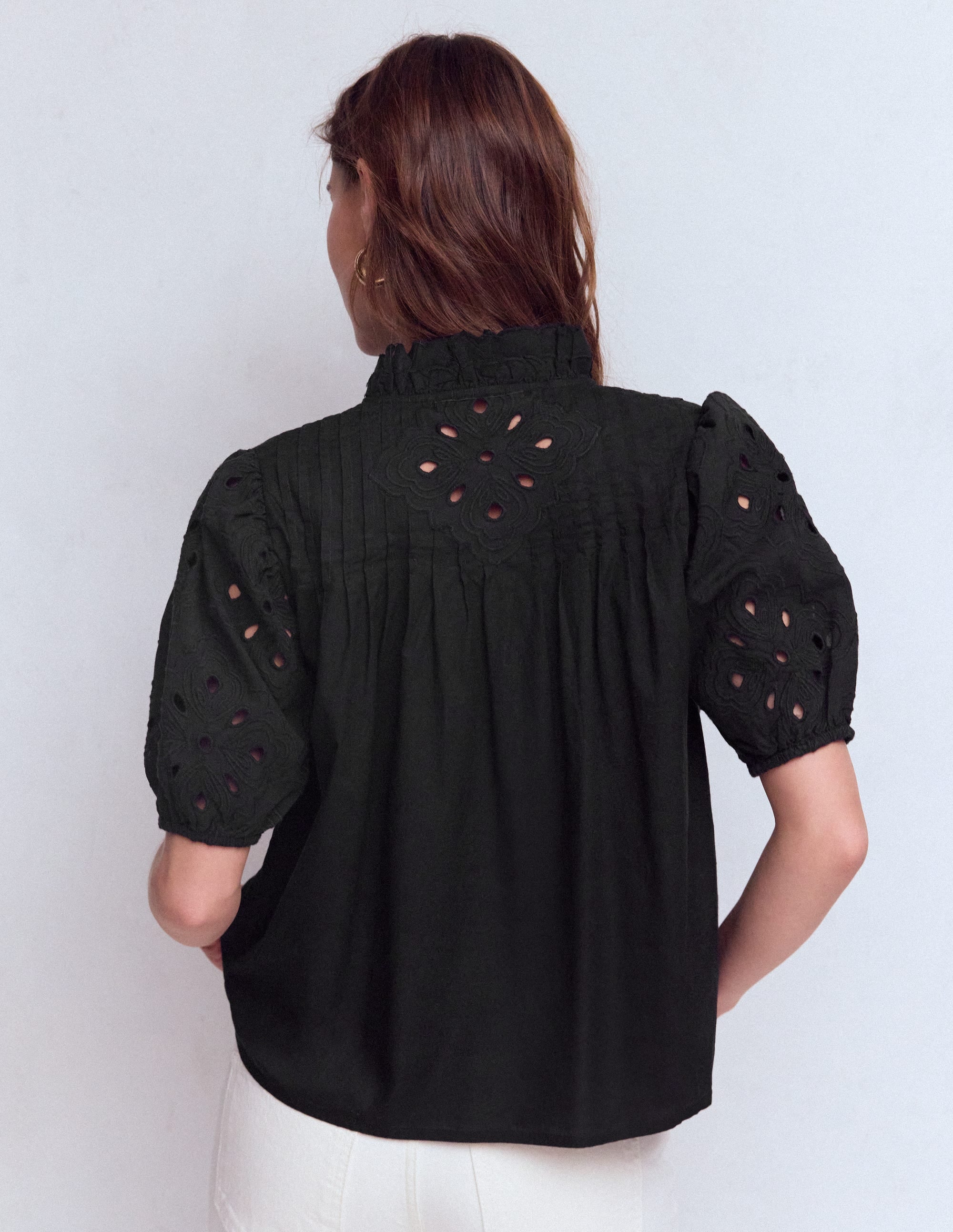 Oberteil mit Cutwork und Puffärmeln-Schwarz - Image 3
