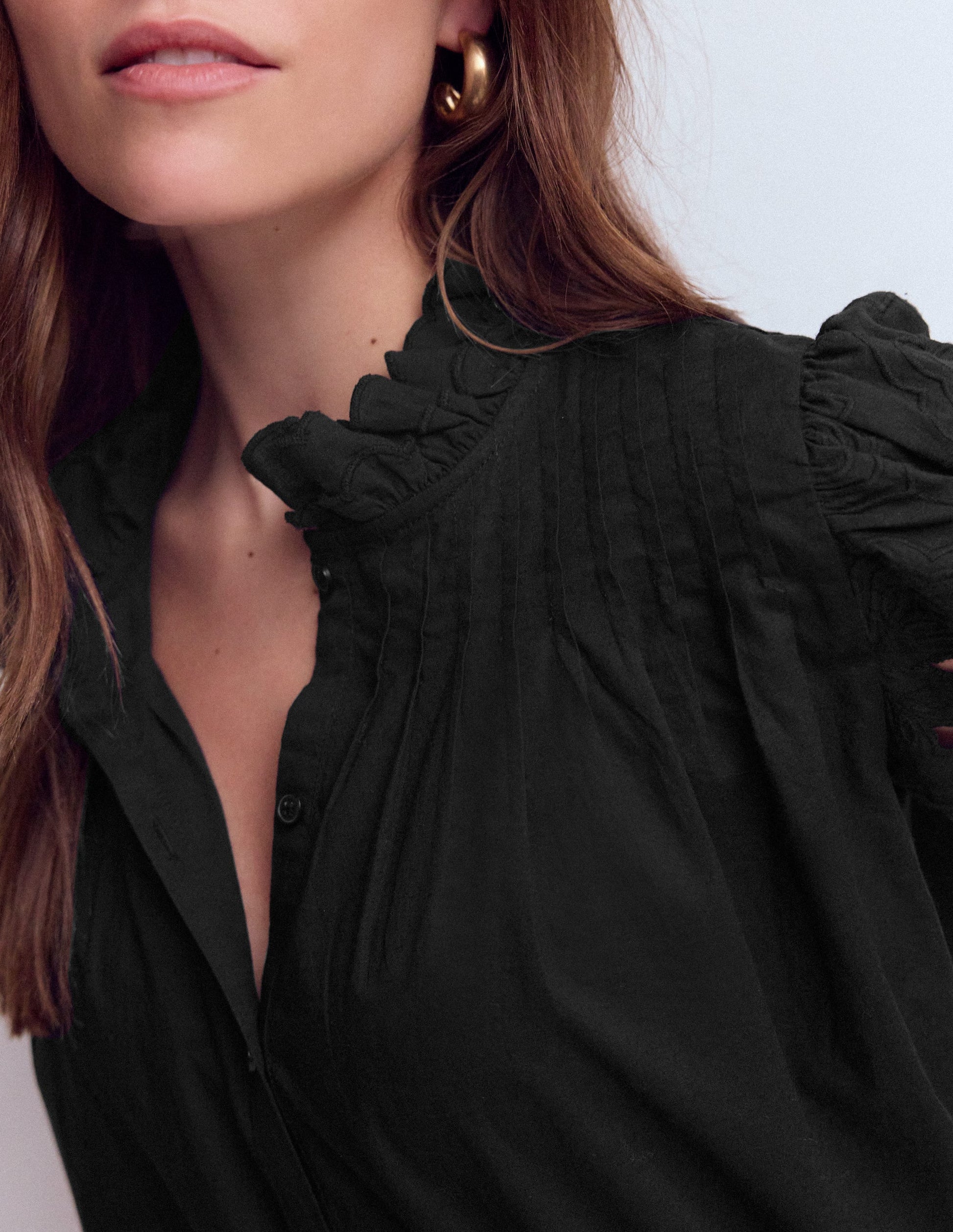 Oberteil mit Cutwork und Puffärmeln-Schwarz-5