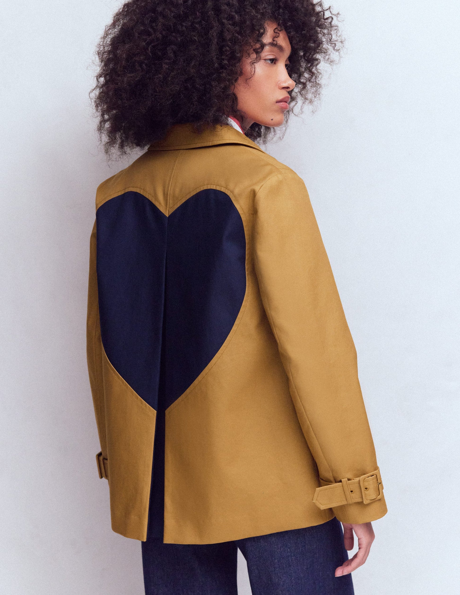 Ausgestellter Trenchcoat mit Herz-Bunt, Stroh-4