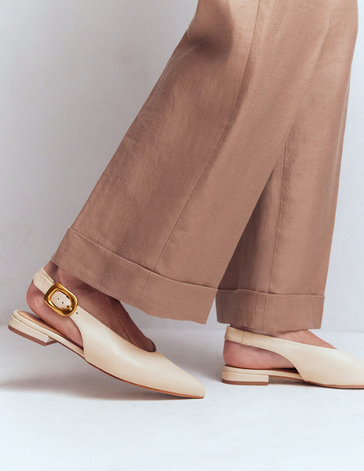 Hochgeschnittene, flache Schuhe mit spitzem Zehenbereich-Beige