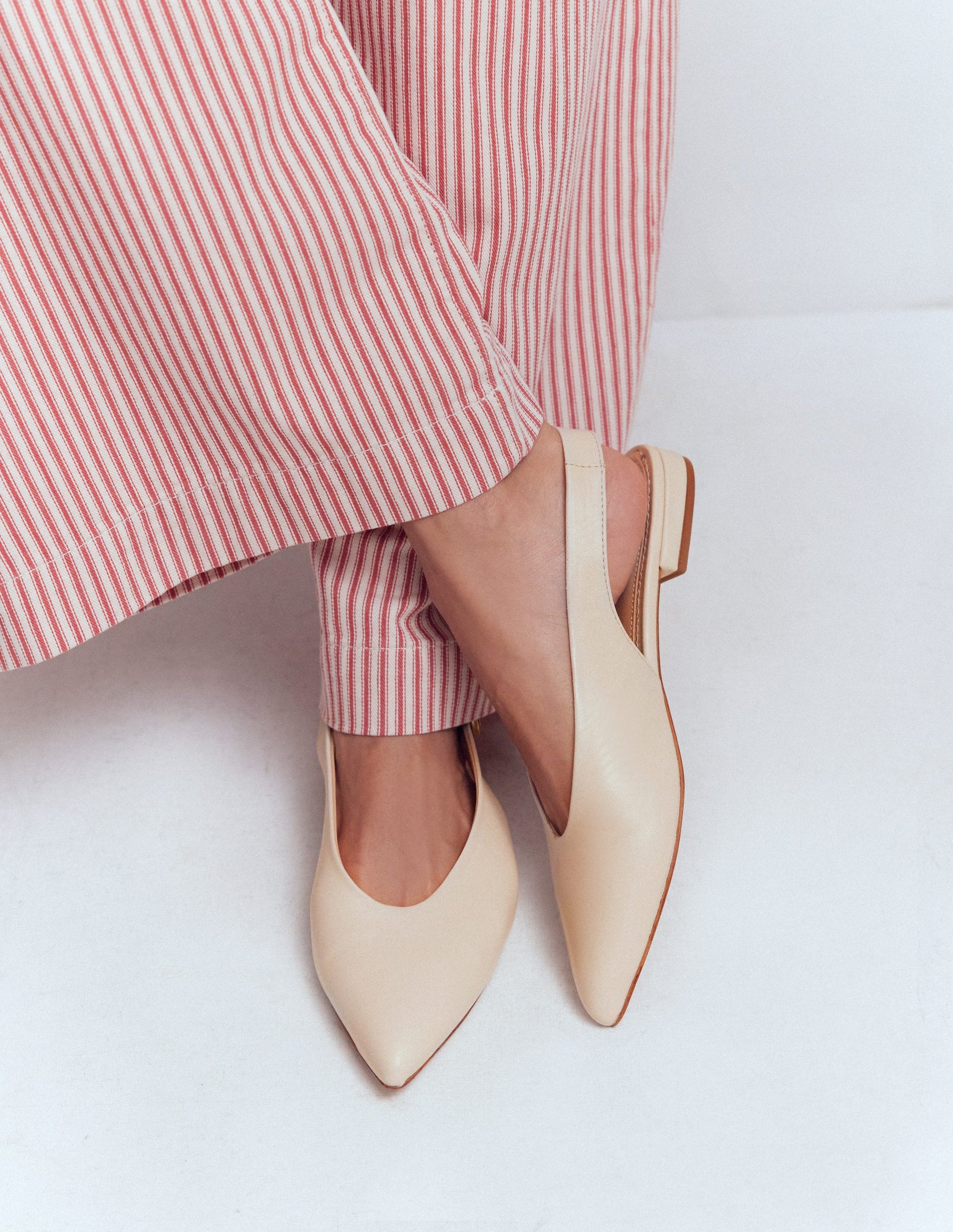 Hochgeschnittene, flache Schuhe mit spitzem Zehenbereich-Beige-3