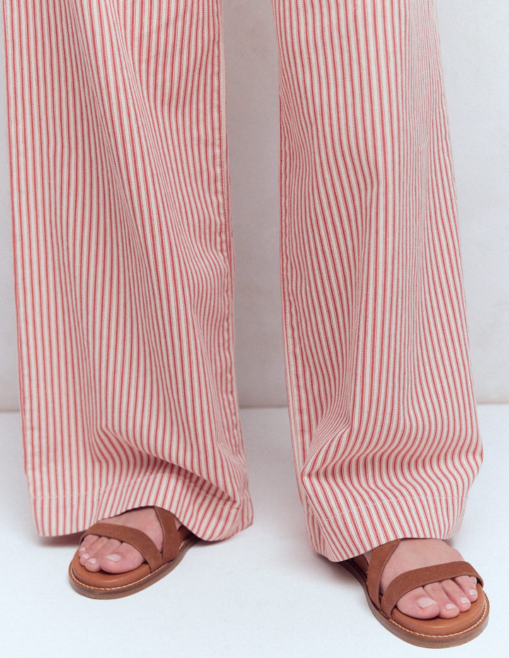 Asymmetrische Sandalen mit breitem Absatz-Hellbraun Wildleder