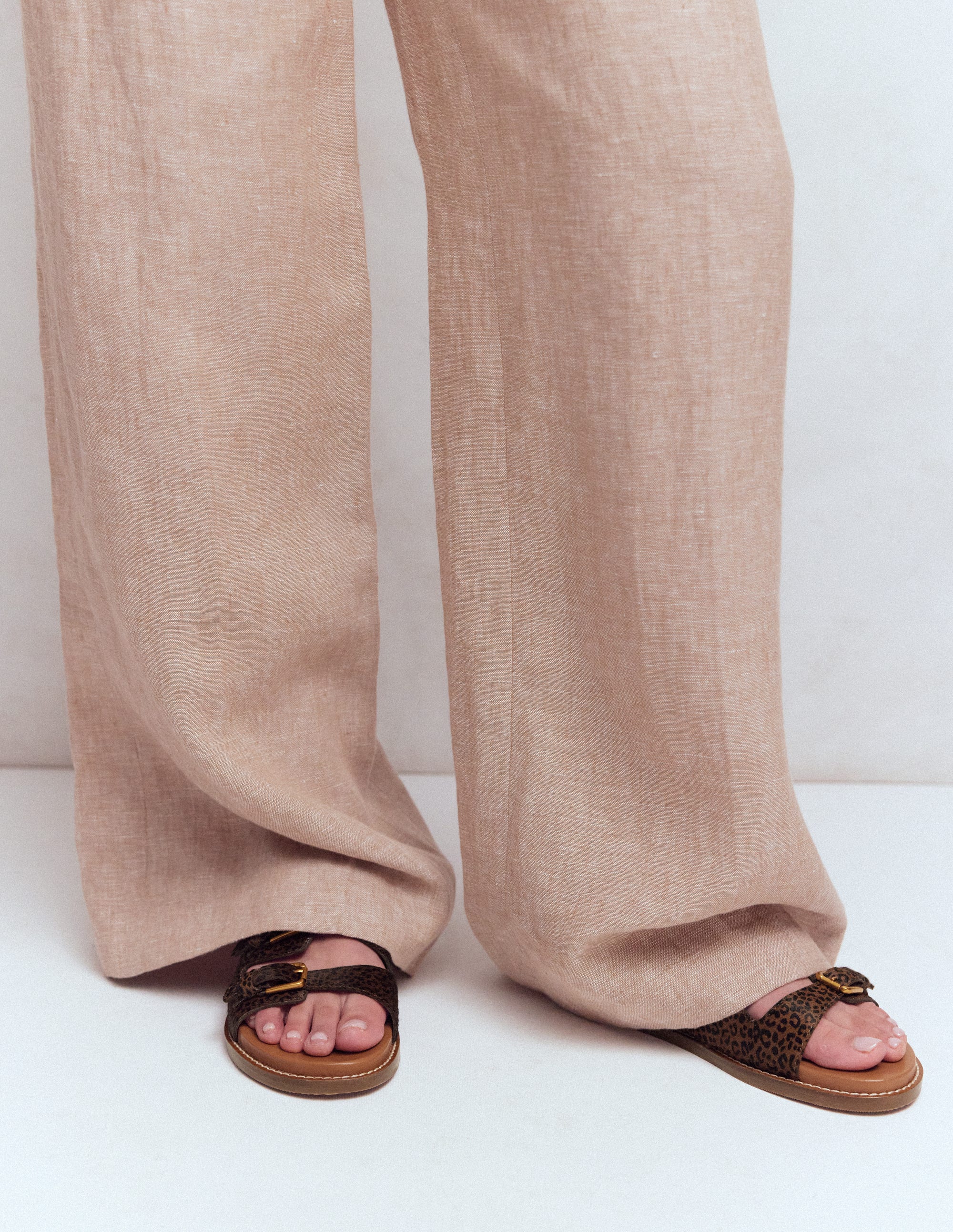 Sandalen mit drei Riemen und Fußbett-Mohair, Leopardenmuster - Image 2