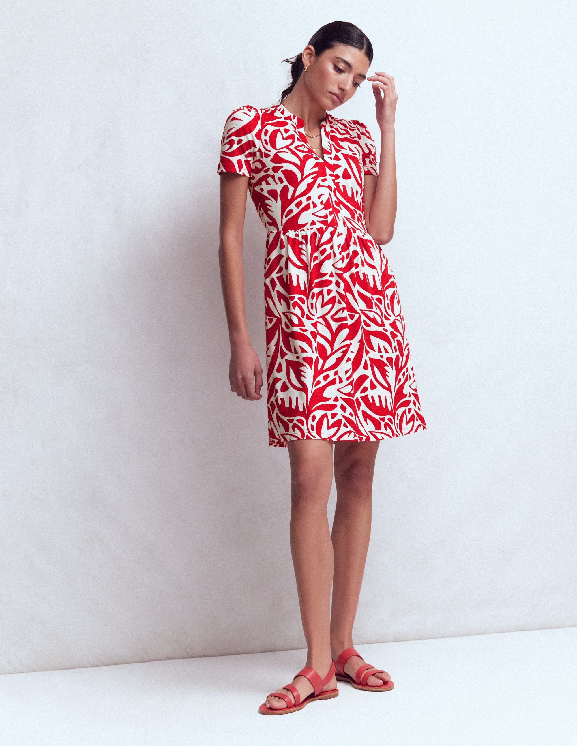 Naomi Kurzärmliges Kleid-Merida Rot, Blattkaskade Mono - Image 4