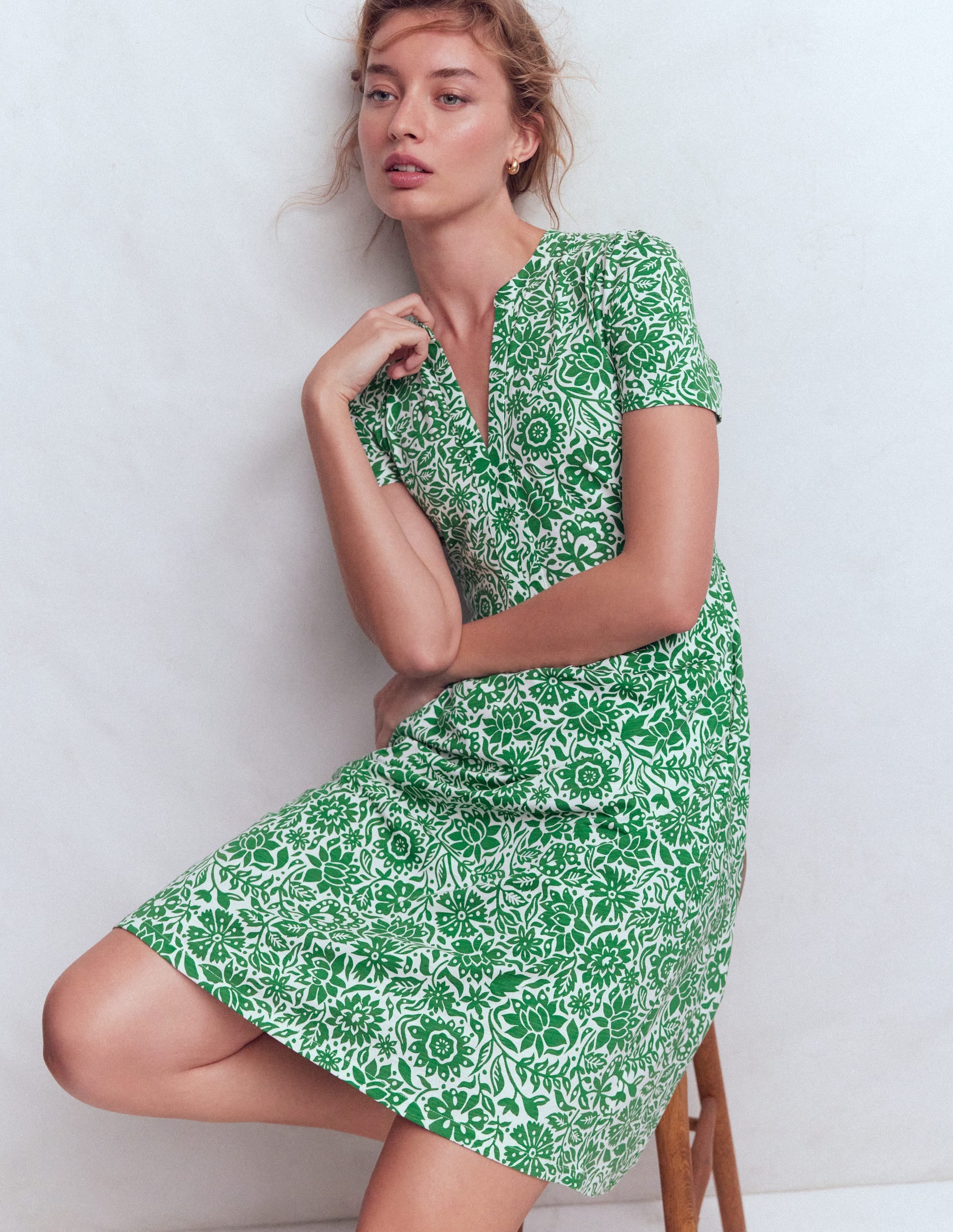 Naomi Kurzärmliges Kleid-Frisches Grün, Großflächiges Wiesenmuster - Image 1