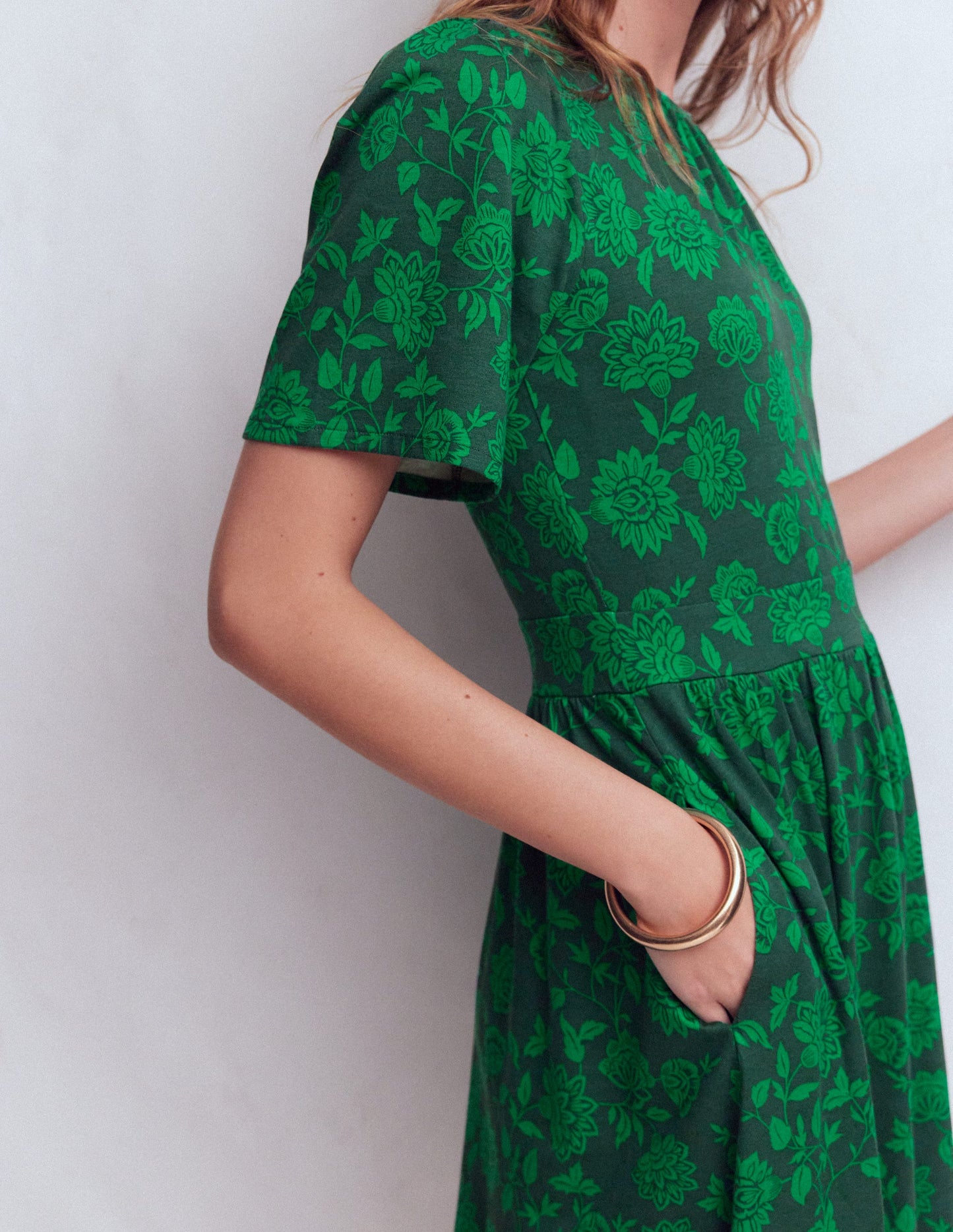 Louisa Kurzes Jerseykleid-Malachitgrün, Blumenrausch