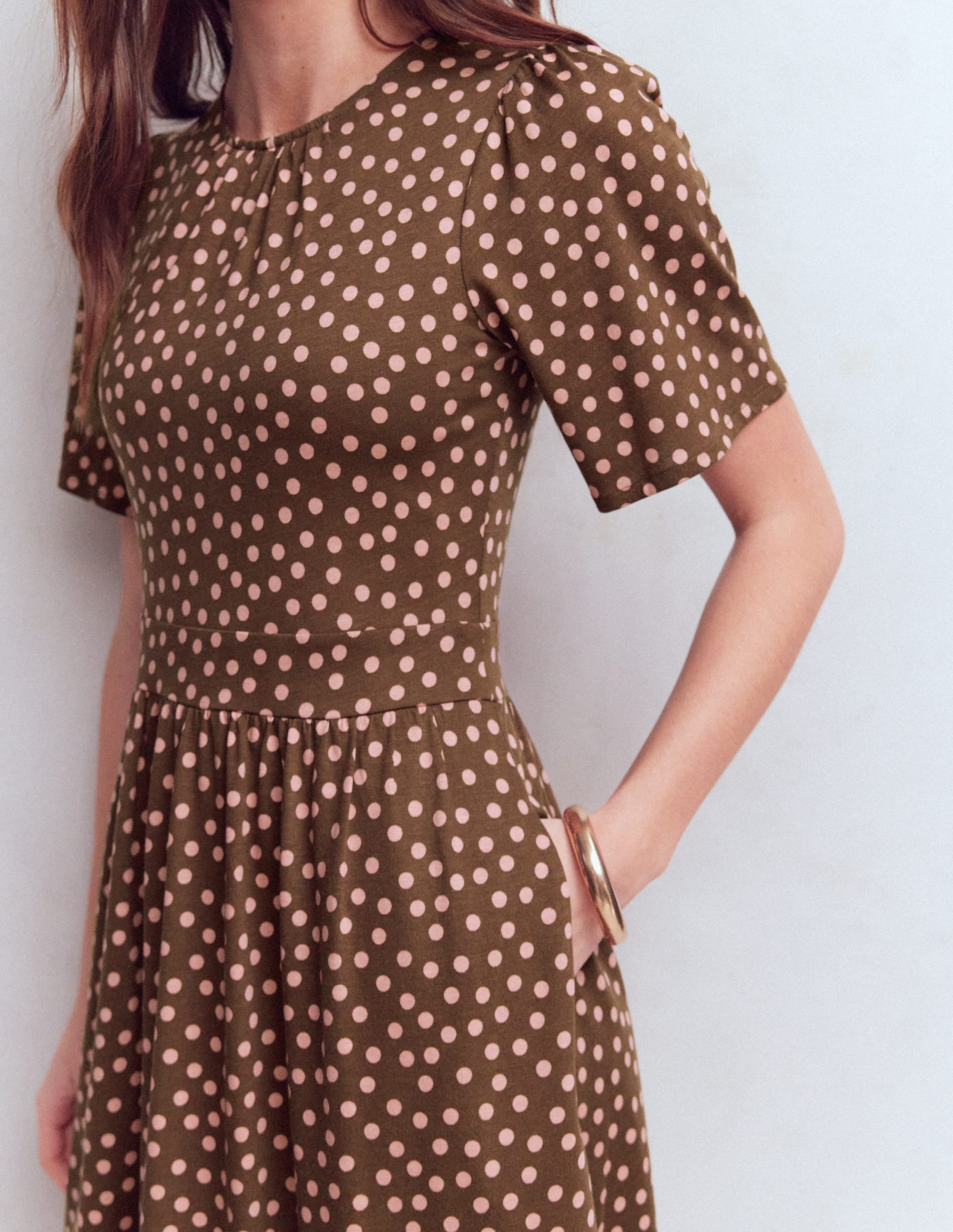 Louisa Kurzes Jerseykleid-Umbra, Gemalte Tupfen - Image 5