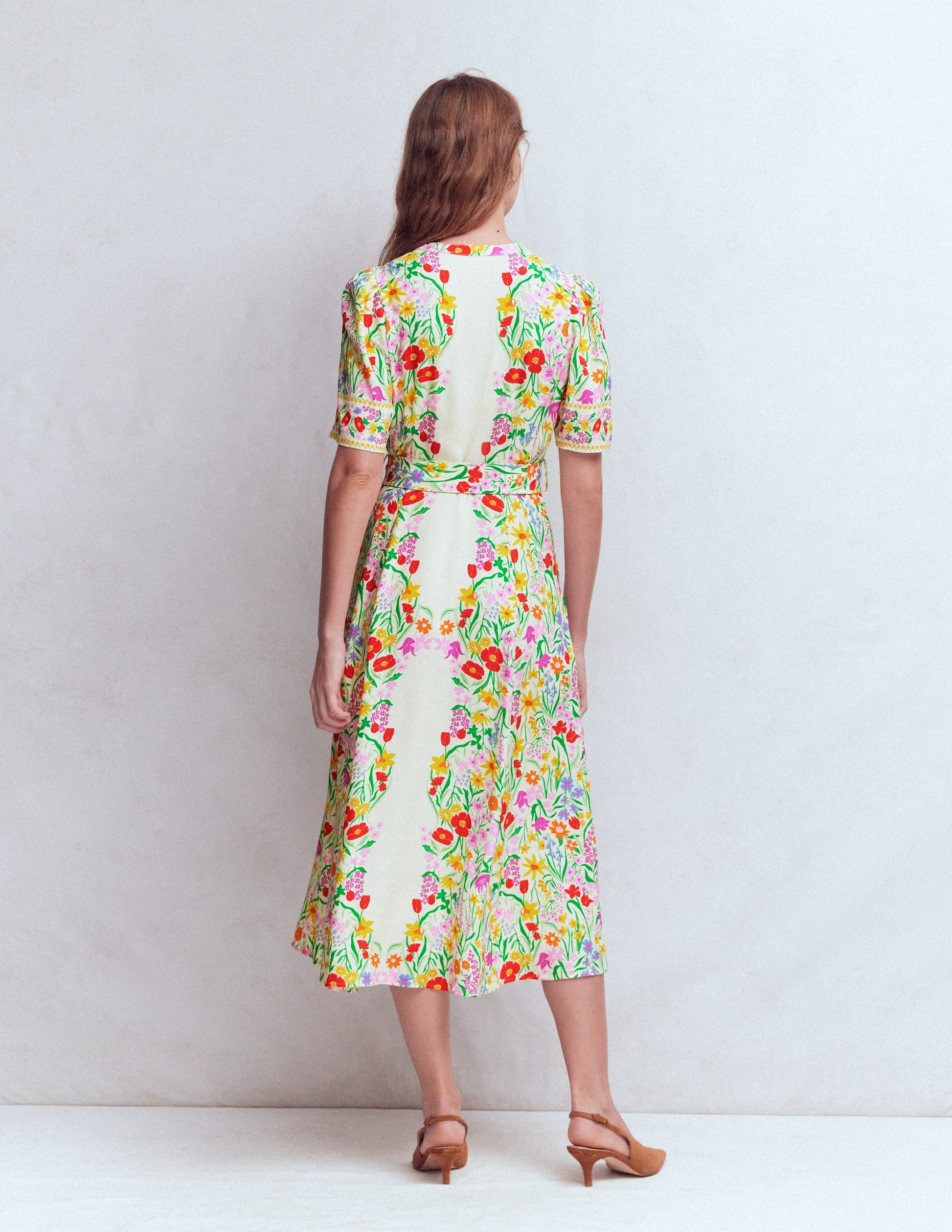 Robe Kate à ceinture et manches bouffantes-Motif Garden ivoire placé-9