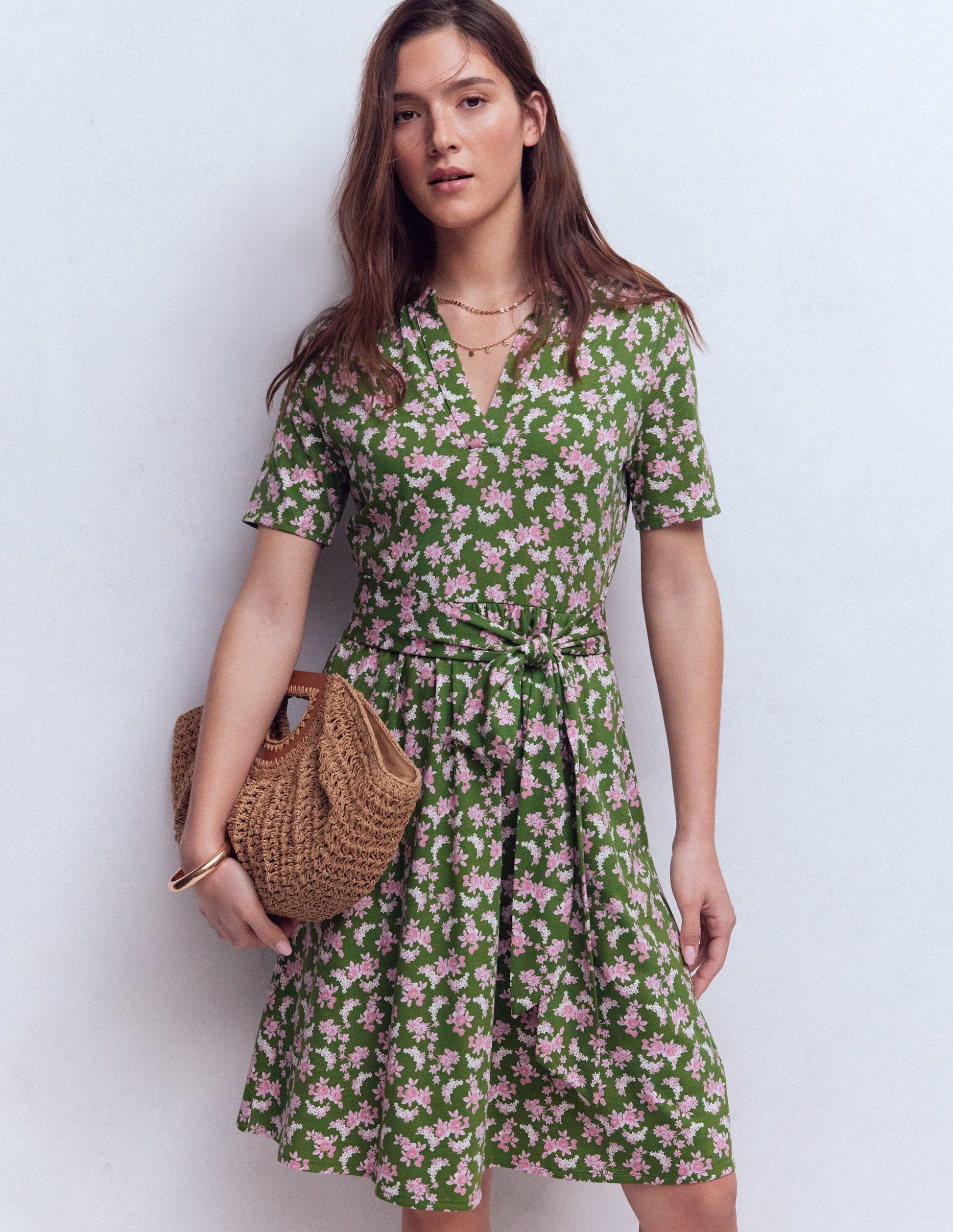 Robe Daisy virevoltante en jersey-Vert promenade, motif Dainty Blooms-4