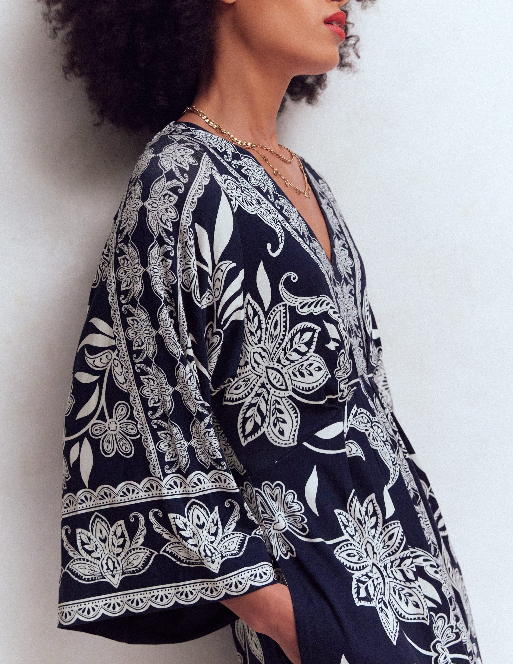 Nell Midi-Kimonokleid aus Jersey-Marineblau, Elegante Blüten-2