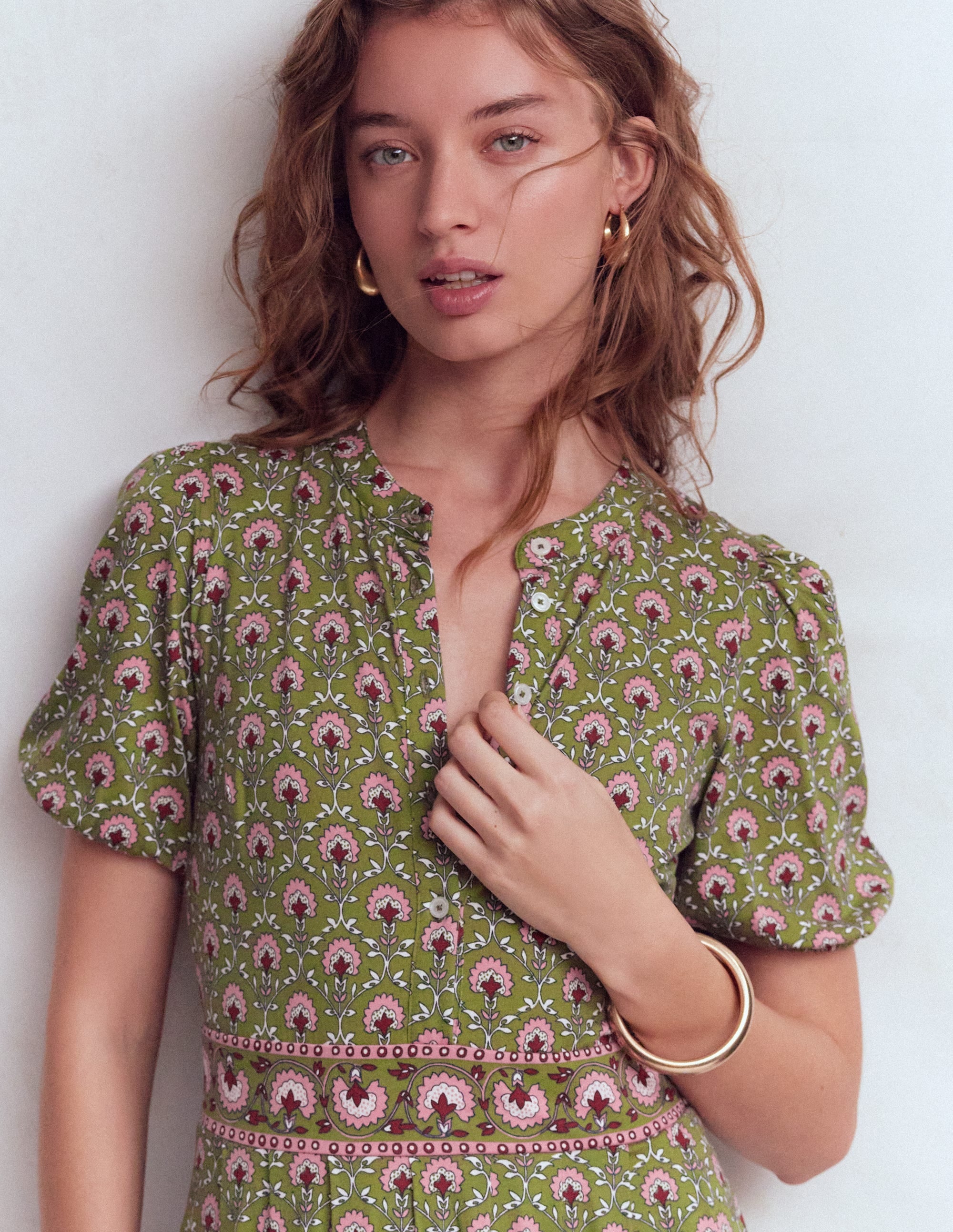 Amber Pleat Jersey Midi Dress-Olive, Flower Lattice - Image 2