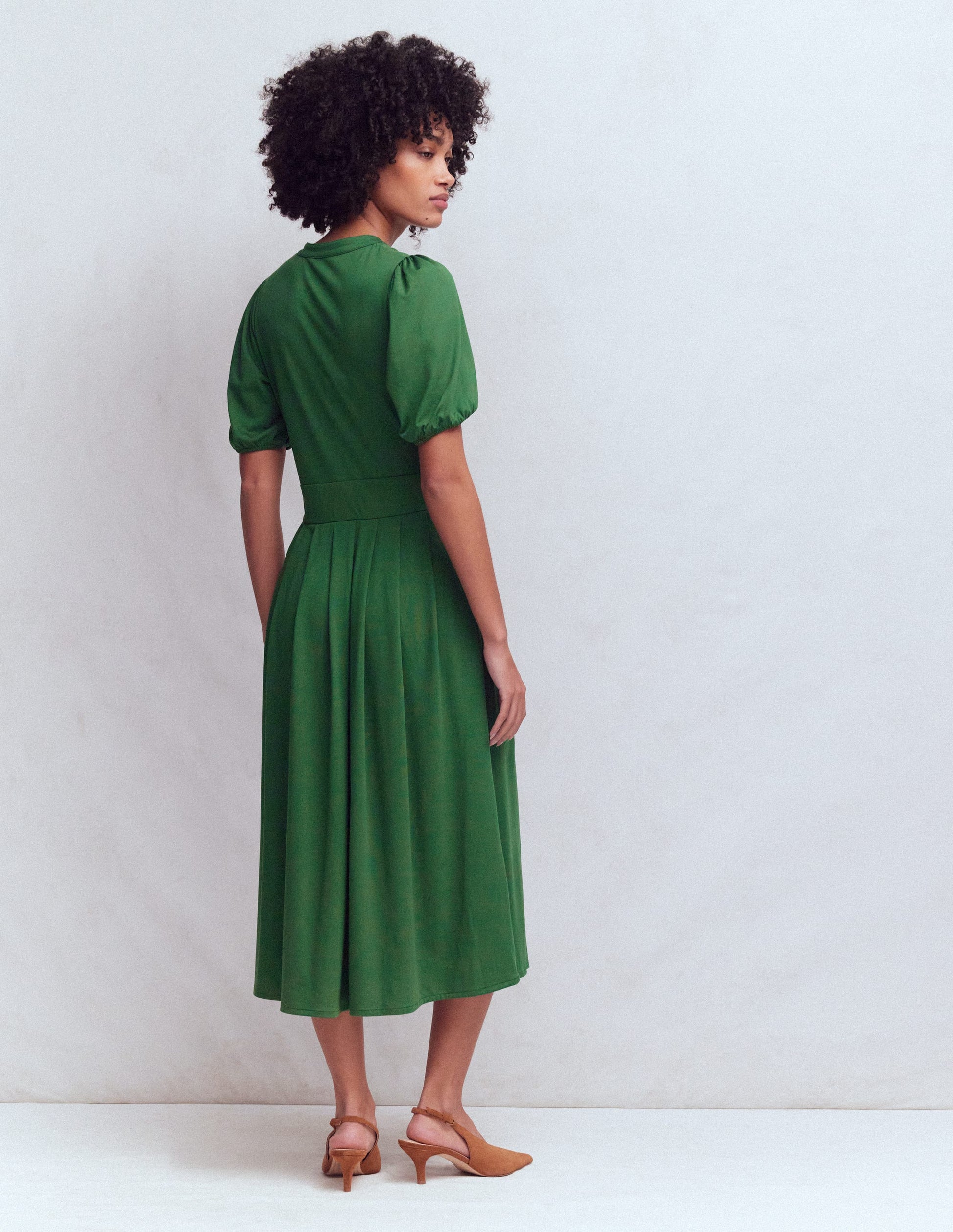 Amber Jersey-Midikleid mit Falten-Jagdgrün-3