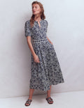 Amber Jersey-Midikleid mit Falten-Marineblau, Wiesenmuster