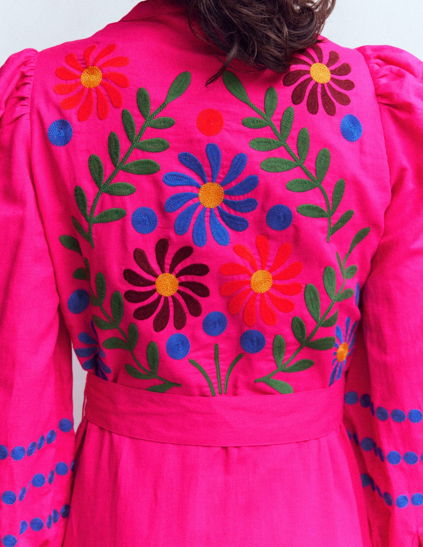 Ava Midikleid aus Leinenmischgewebe-Bunt Stickerei