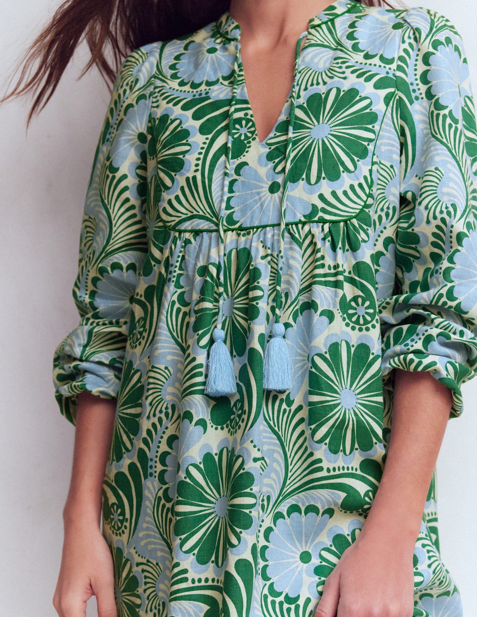 Pia Leinenkleid mit Passe und Quasten-Blau Euphorischer Garten-3