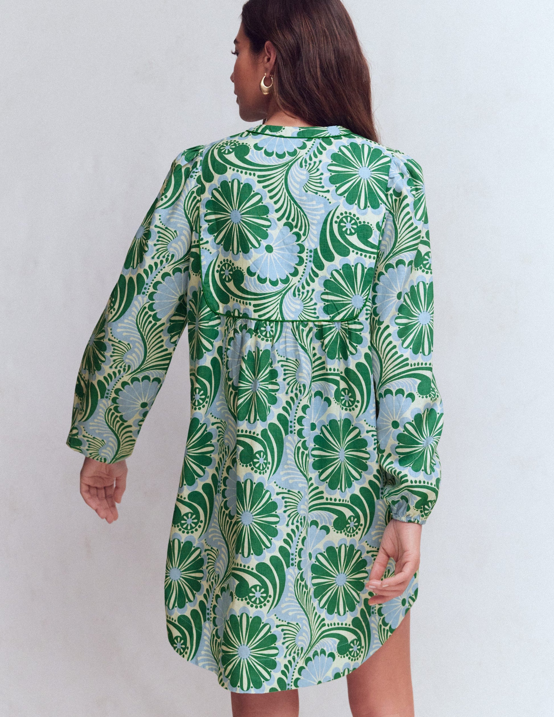 Pia Leinenkleid mit Passe und Quasten-Blau Euphorischer Garten-4