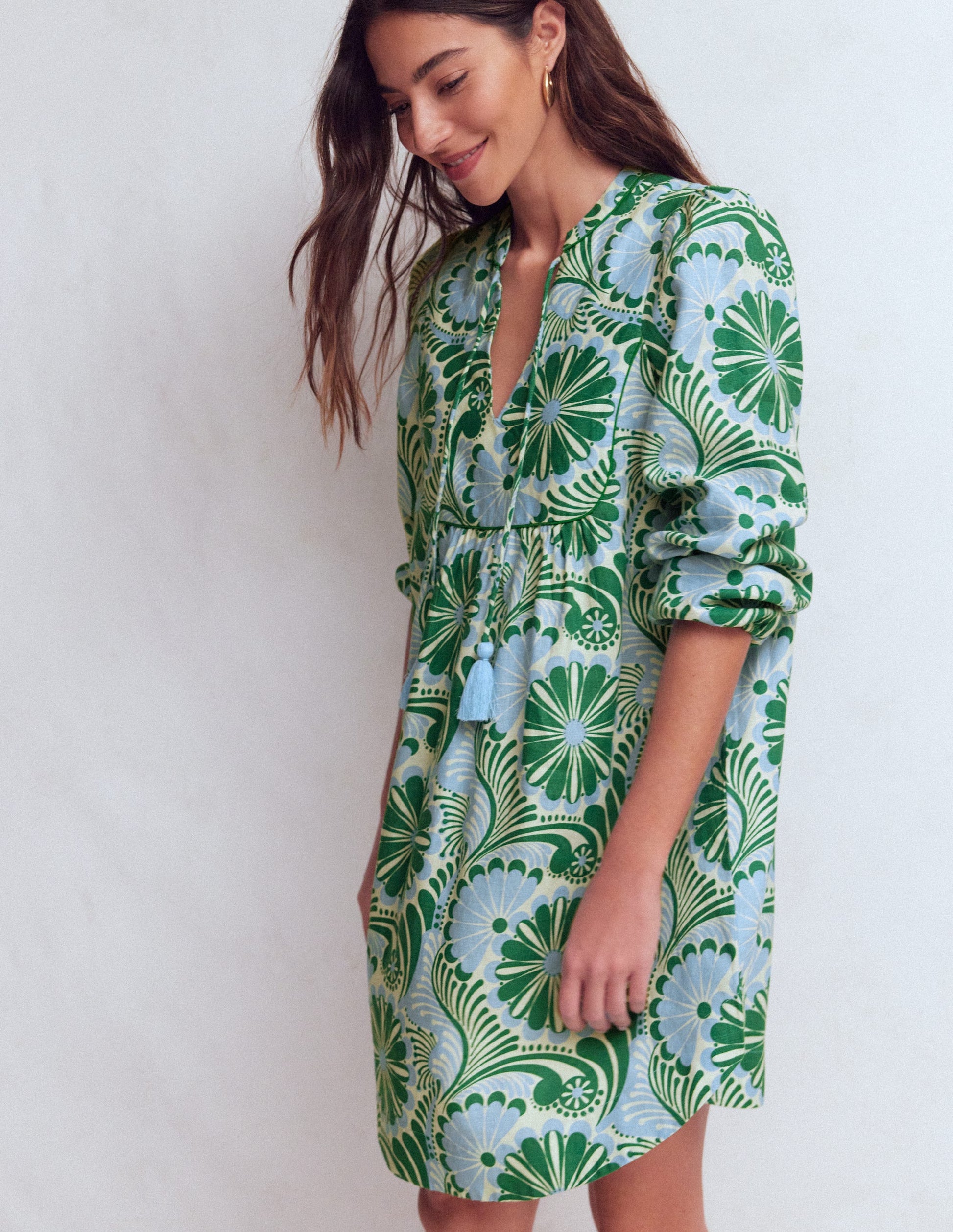 Pia Leinenkleid mit Passe und Quasten-Blau Euphorischer Garten-5