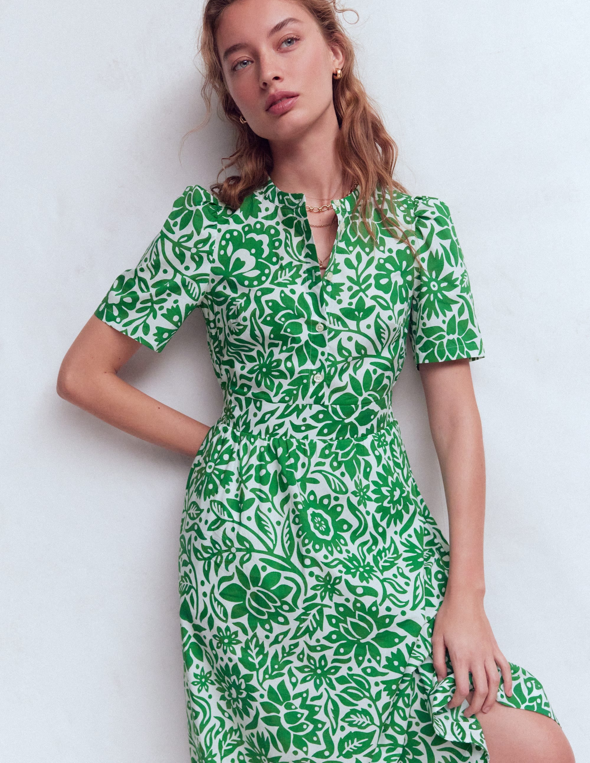 Ivy Baumwoll-Midikleid mit Knopfleiste-Saftiges Grün, Großflächiges Wiesenmuster - Image 2