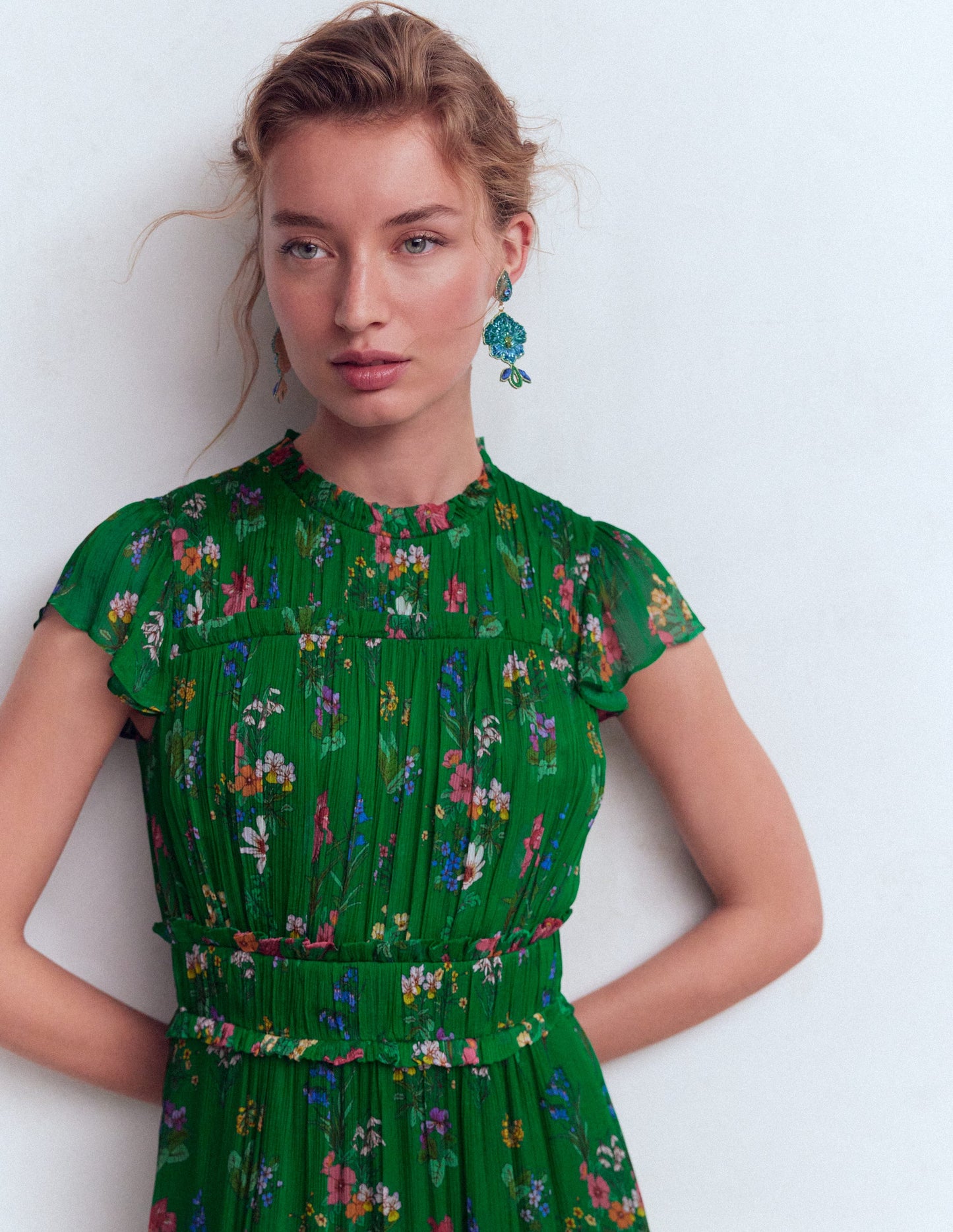 Ärmelloses Rüschenkleid-Bärengras, Zarte Blüte