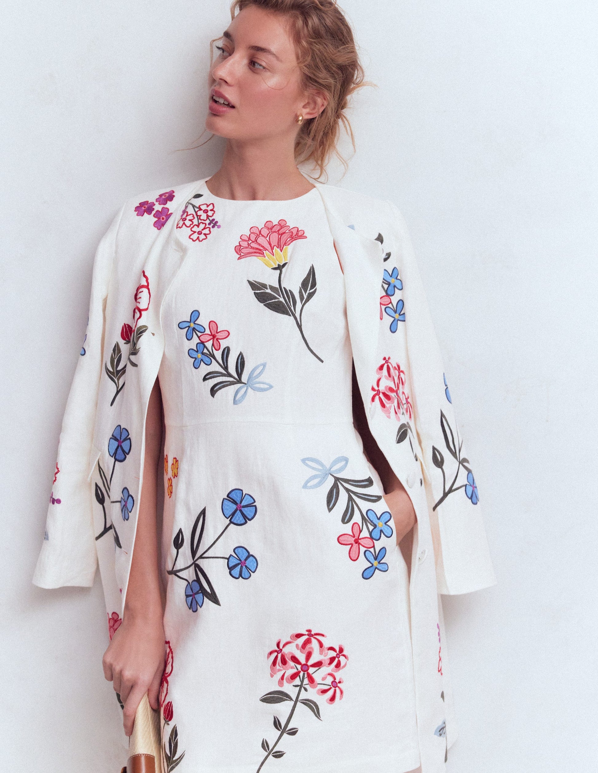 Kurzes Leinenkleid für besondere Anlässe-Weiß Stickerei-5