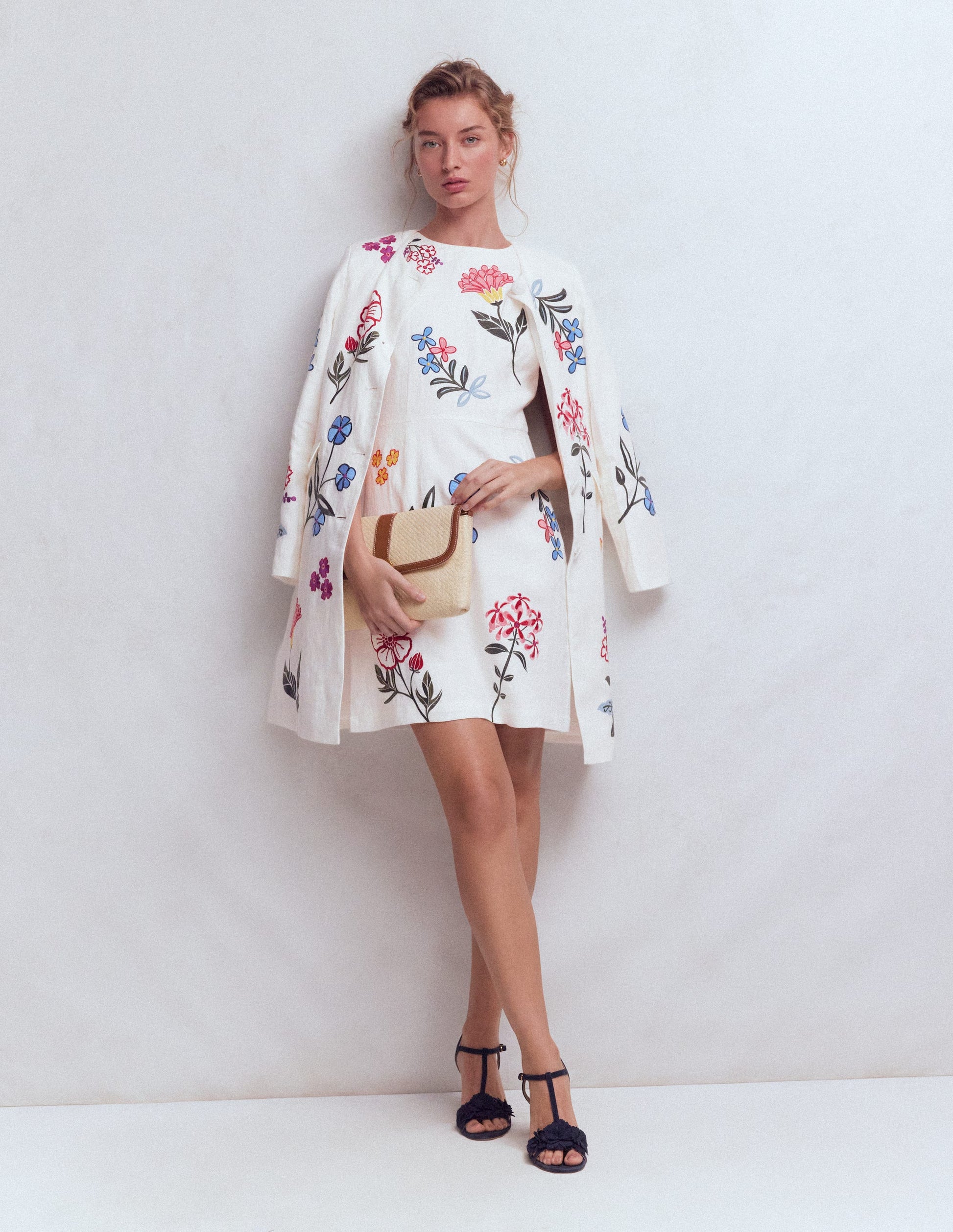 Kurzes Leinenkleid für besondere Anlässe-Weiß Stickerei-6