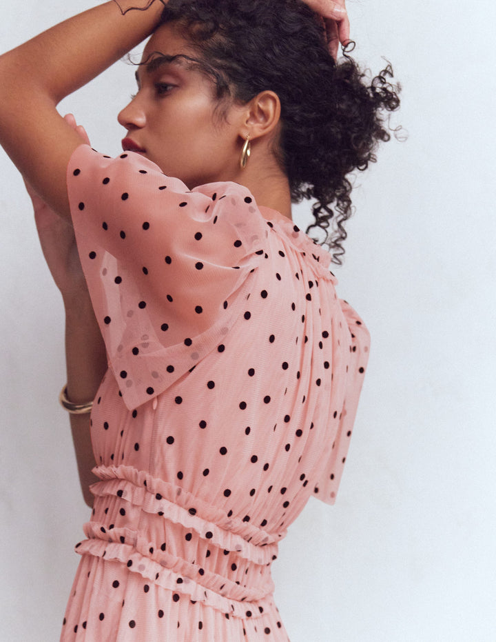 boden wedding guest dresses Anna Boden, Johnnies eldest, has wall-to-wall weddings from July until September. Her sisters Katie and Stella help her choose her Women's Sale Clothes, Shoes &
