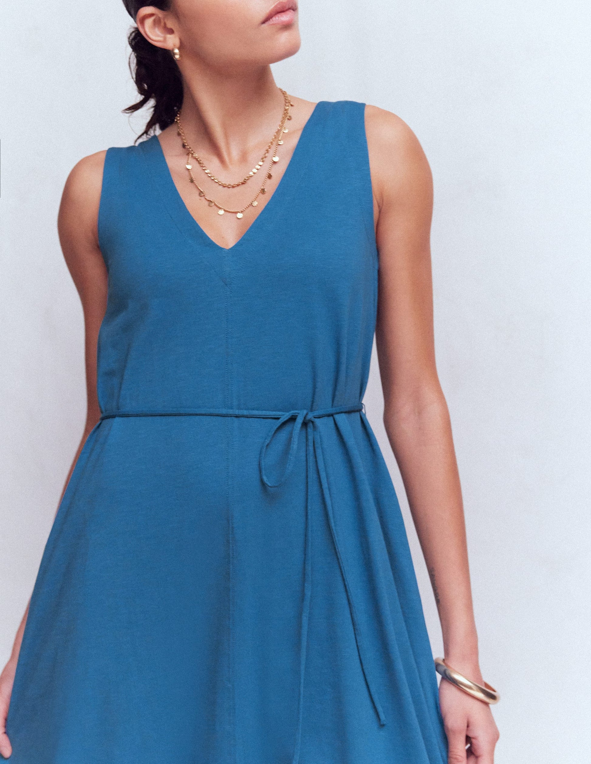 Mia Jersey-Midikleid mit V-Ausschnitt-Turmalinblau-2