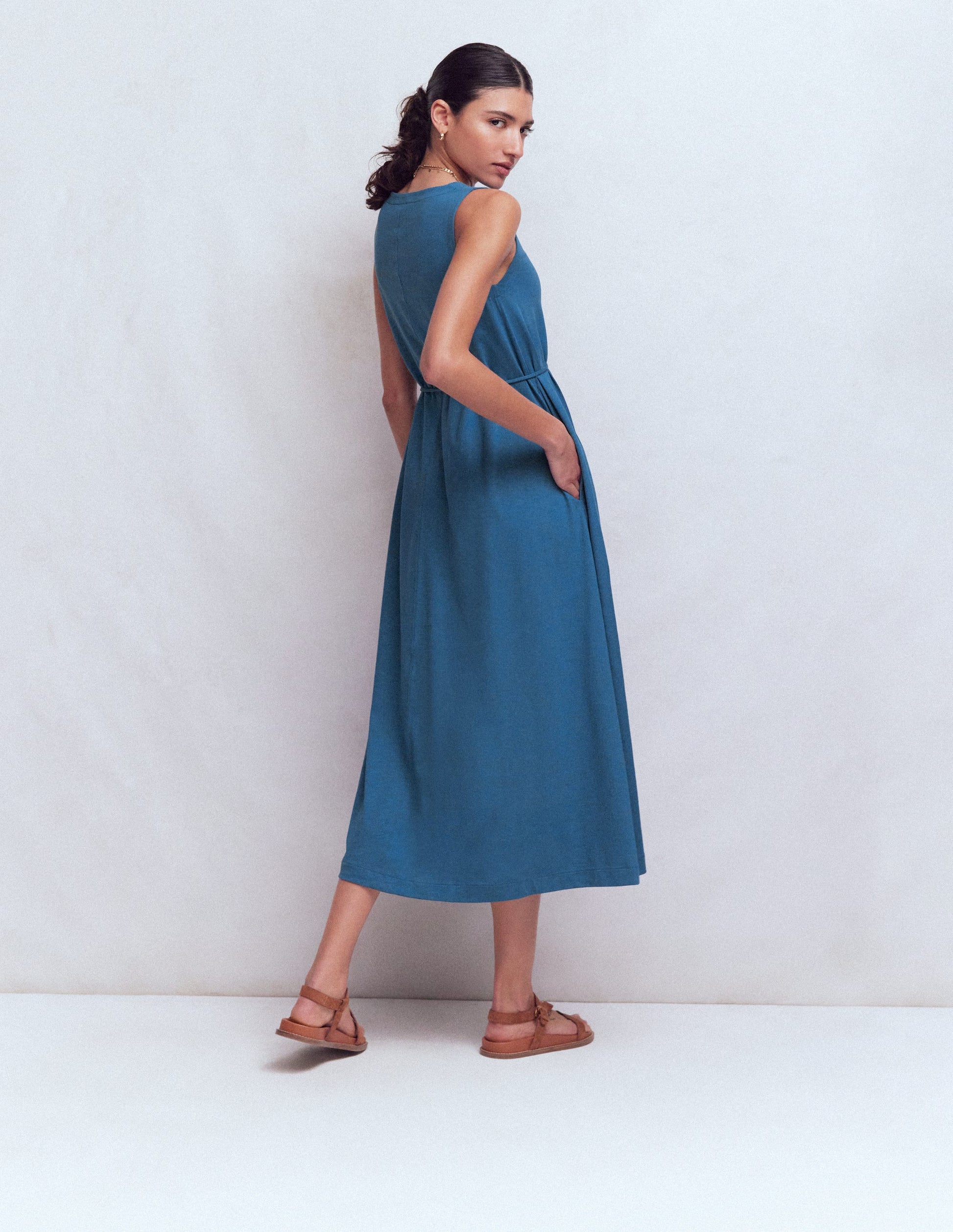 Mia Jersey-Midikleid mit V-Ausschnitt-Turmalinblau-3