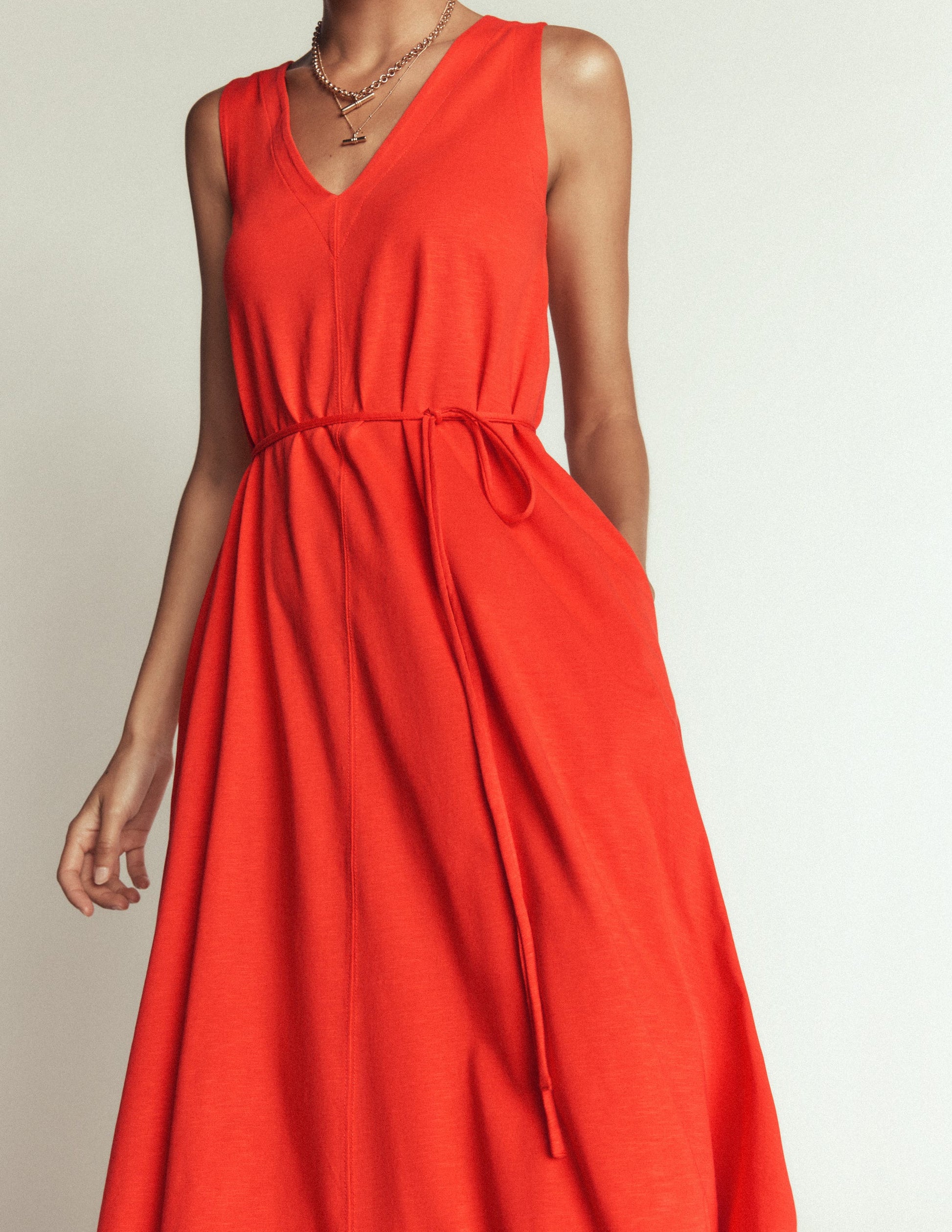 Mia Jersey-Midikleid mit V-Ausschnitt-Knallrot-2