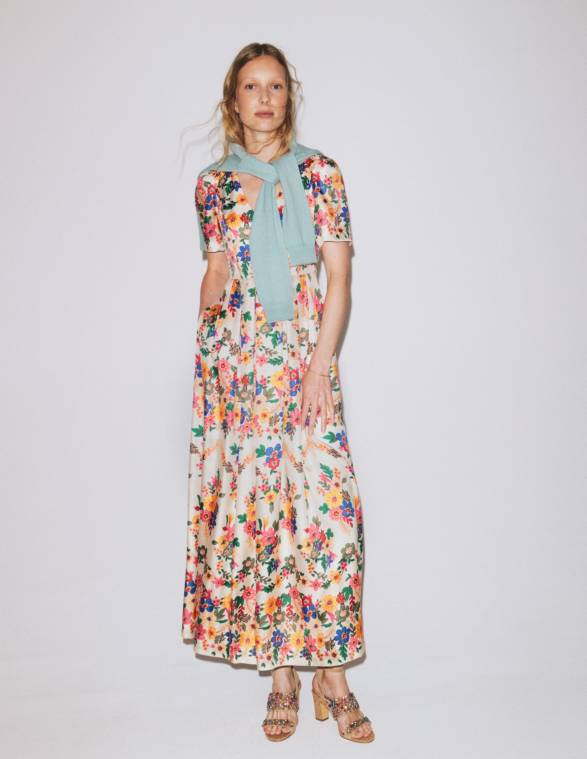 Plissiertes Kleid mit V-Ausschnitt-Bunt Wiesenblumen-1