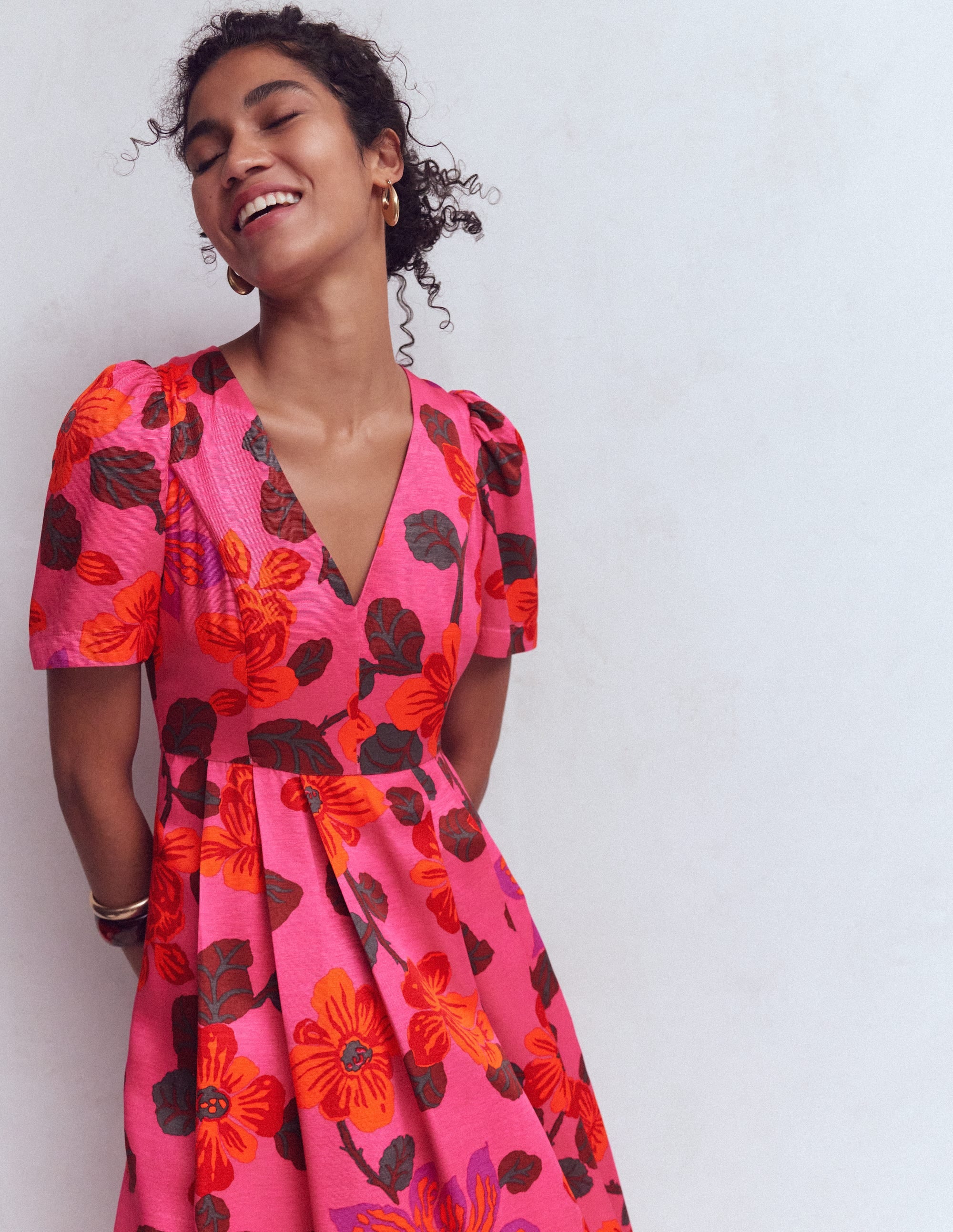 Robe plissée à col V-Rose, motif Elaborate Blossom - Image 2