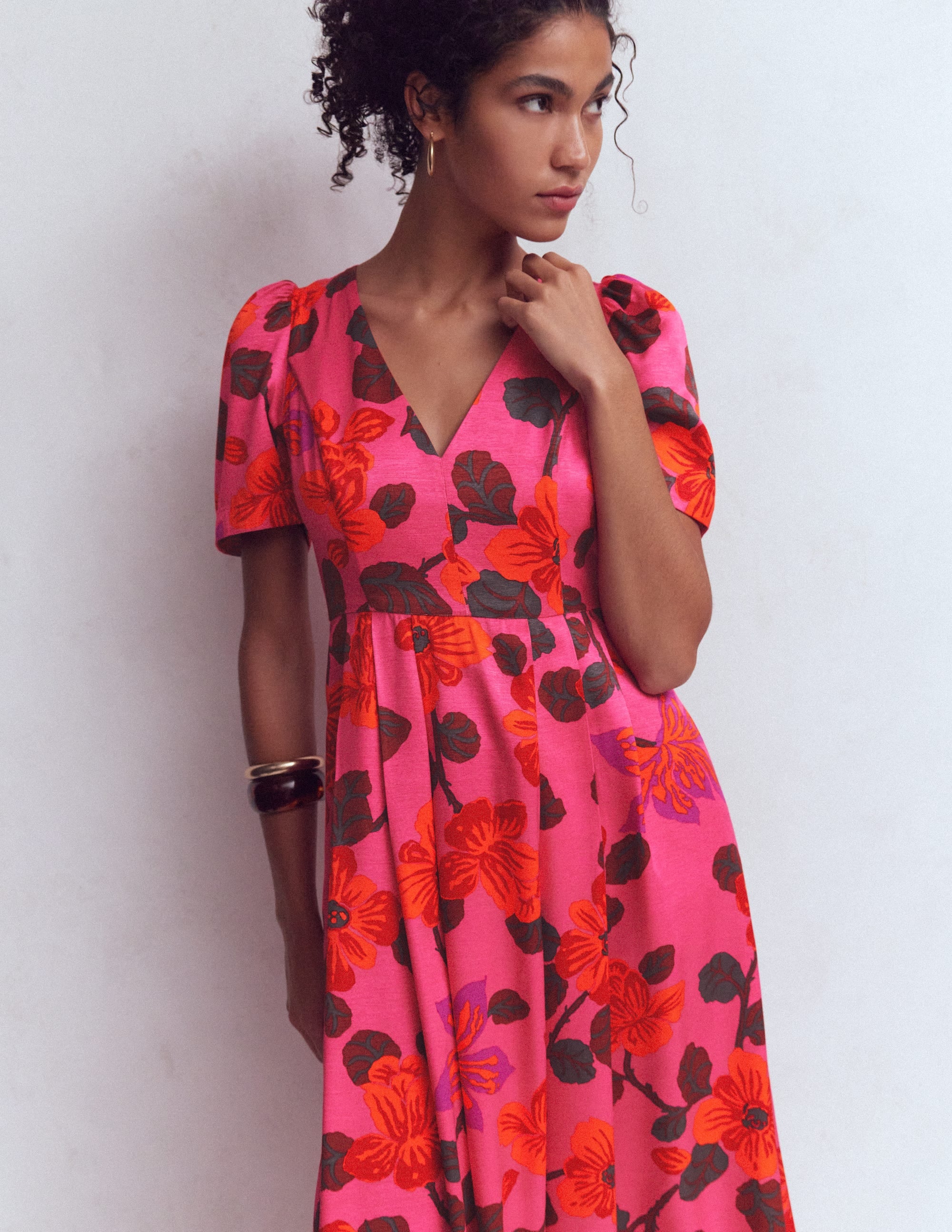 Robe plissée à col V-Rose, motif Elaborate Blossom - Image 5
