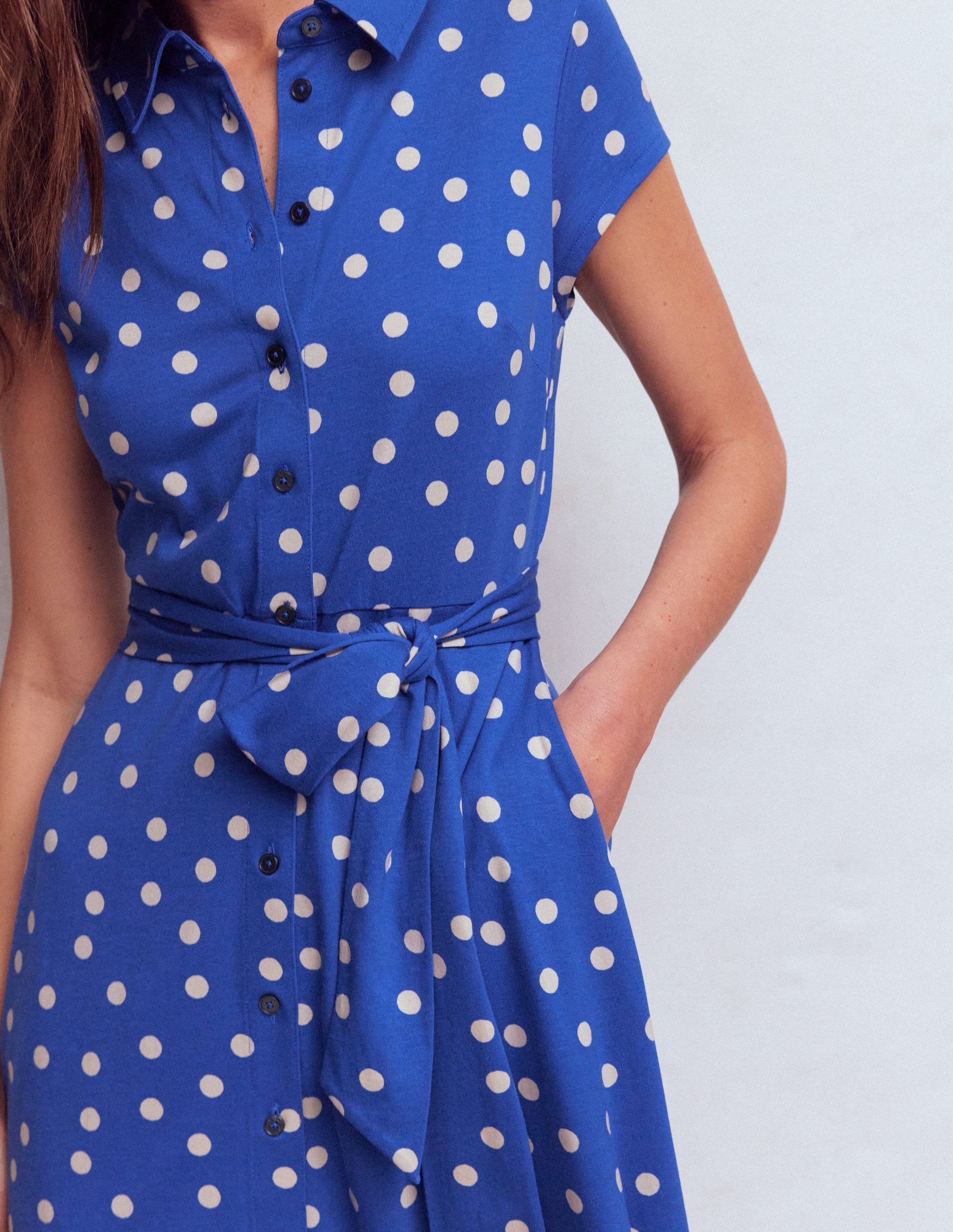 Marcia Jersey-Hemdblusenkleid-Leuchtendes Blau, Gemalte Tupfen - Image 2
