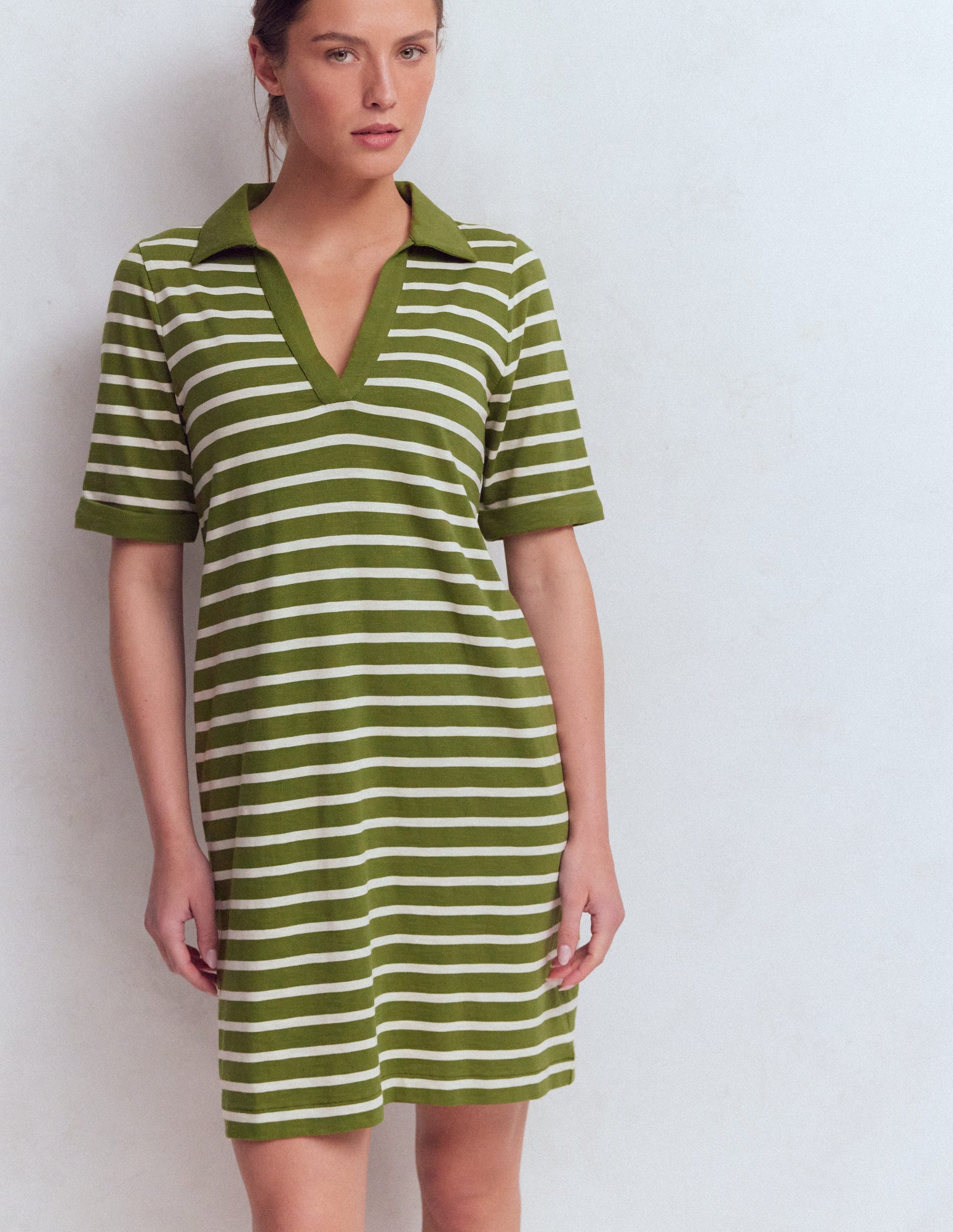 Tilda T-Shirt-Kleid aus Jersey-Olivgrün und Naturweiß Streifen-1